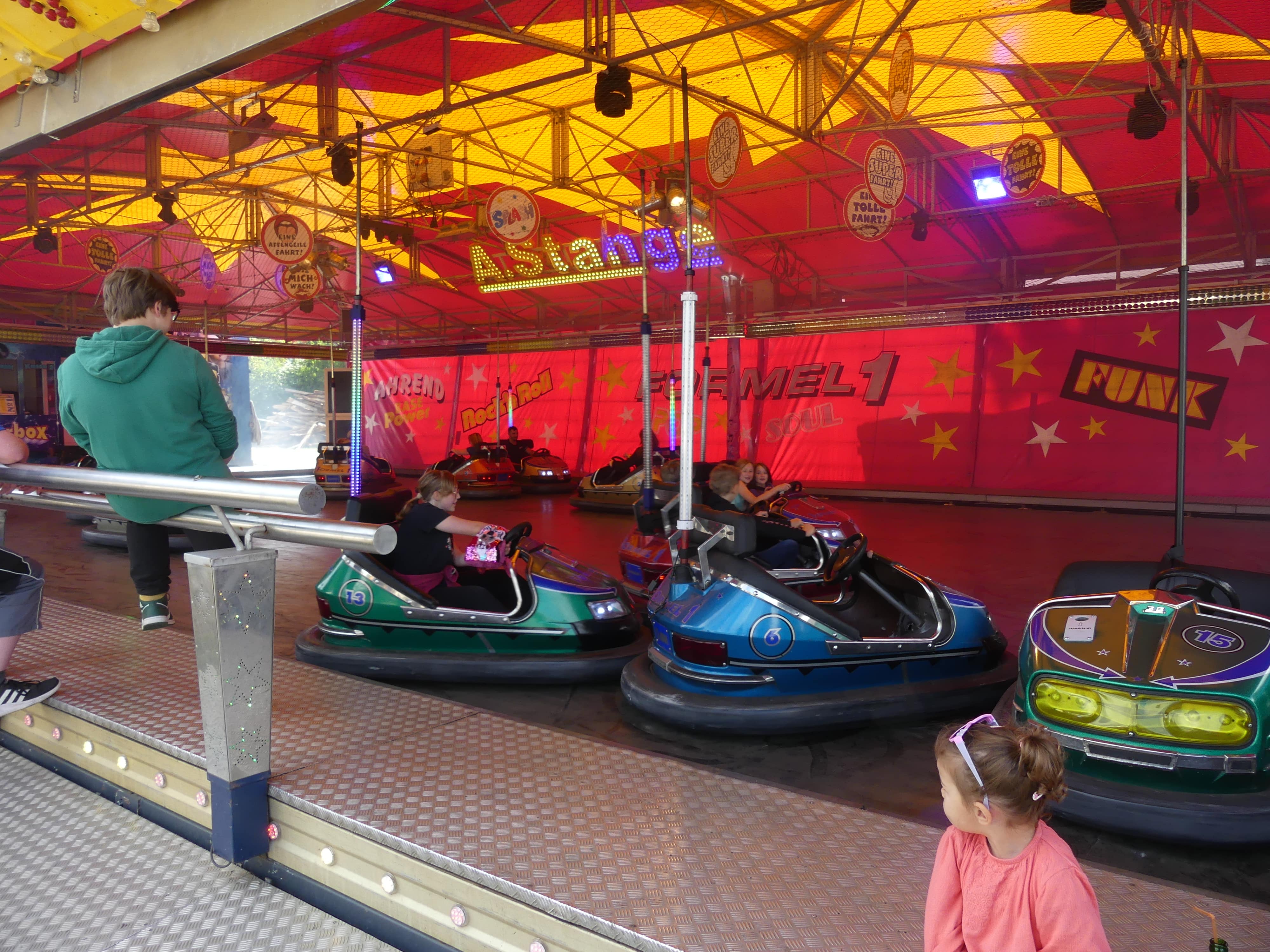 Festplatz_Auto-Scooter.JPG