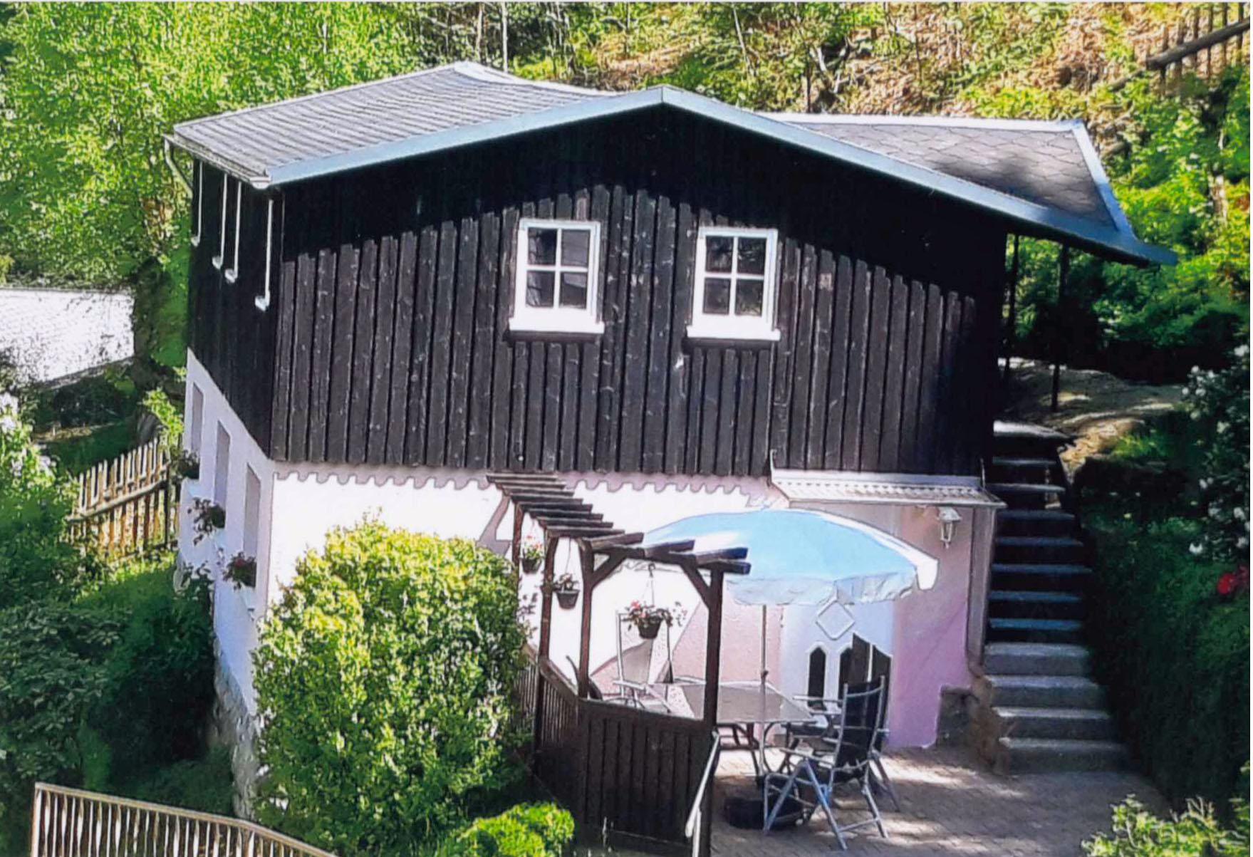 Terrasse mit Gartenmöbel