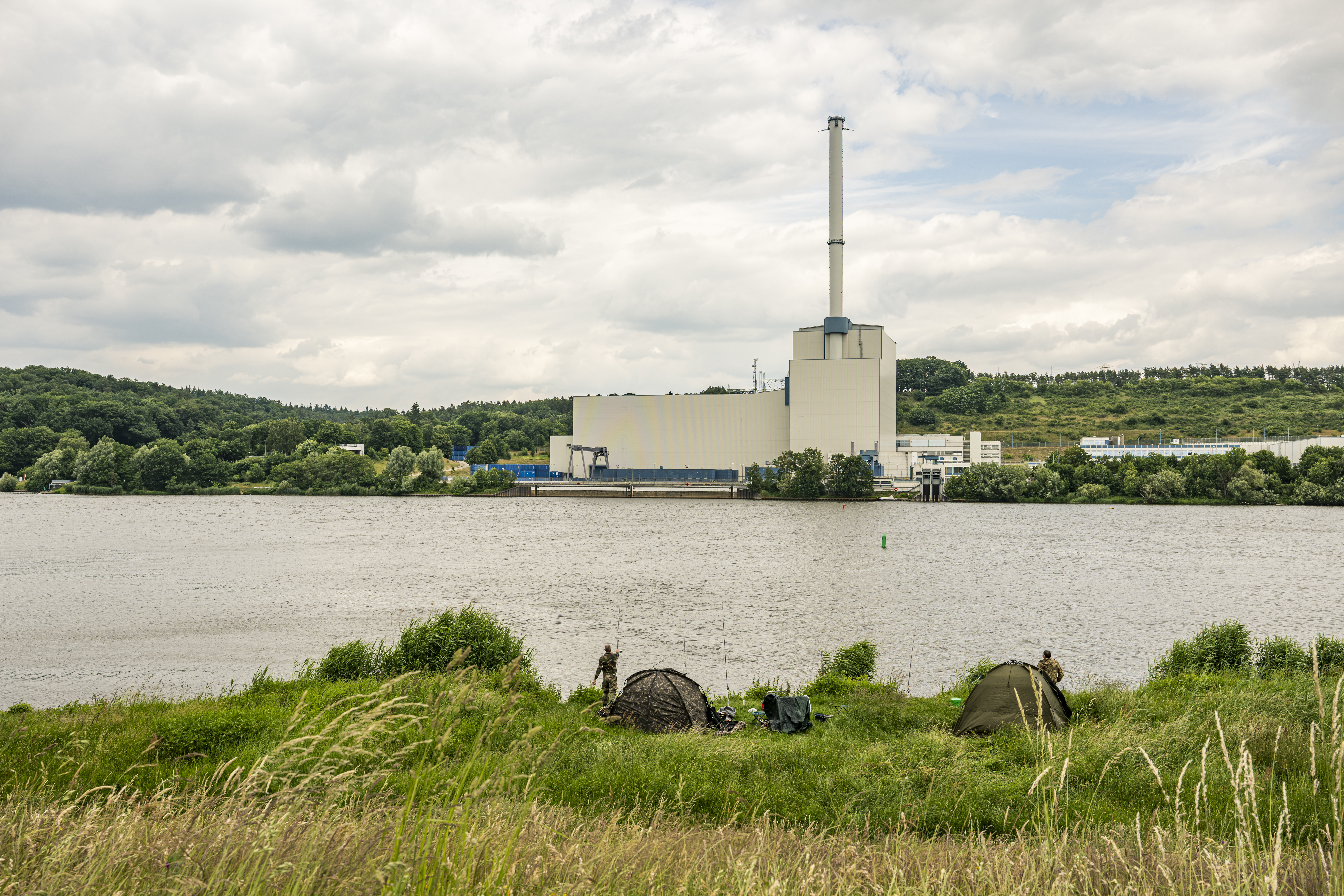 Deich in Tespe mit Blick auf AKW Krümmel
