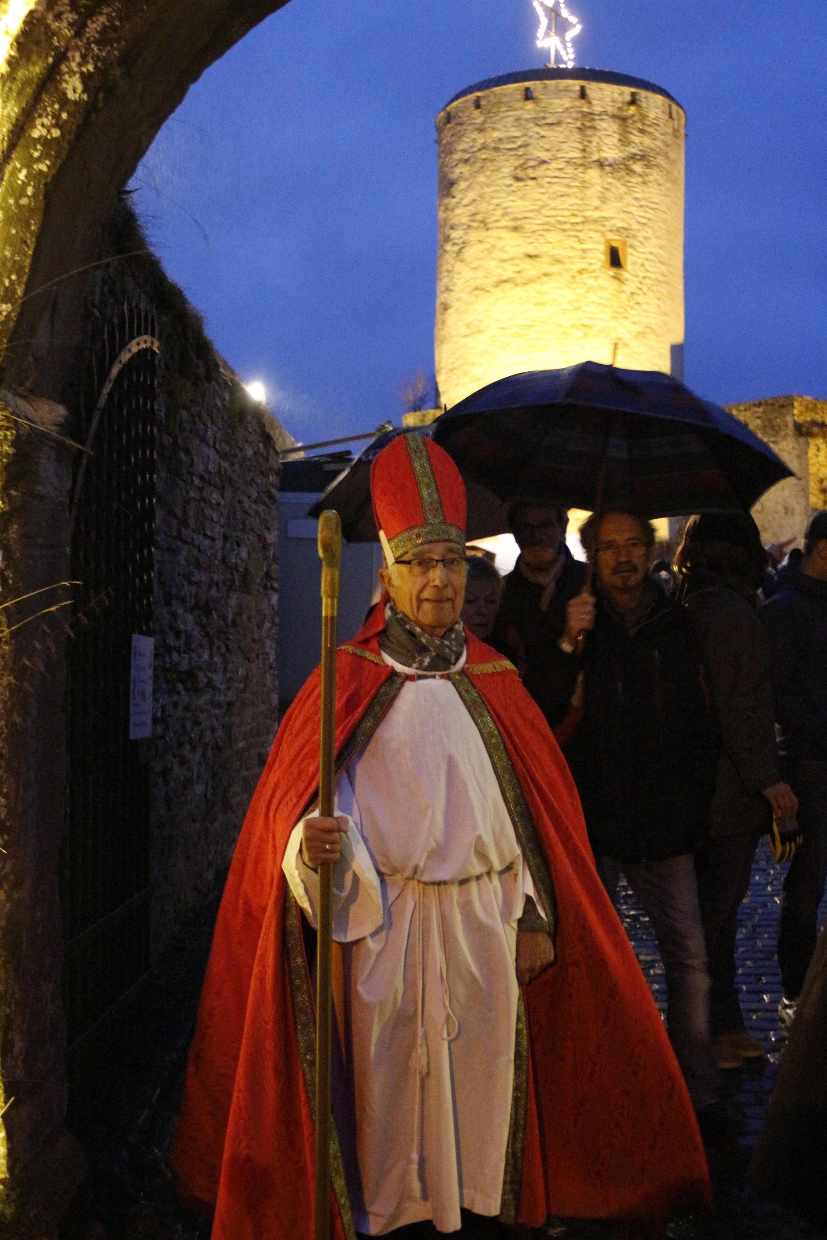 Der Nikolaus auf dem Weihnachtsmarkt