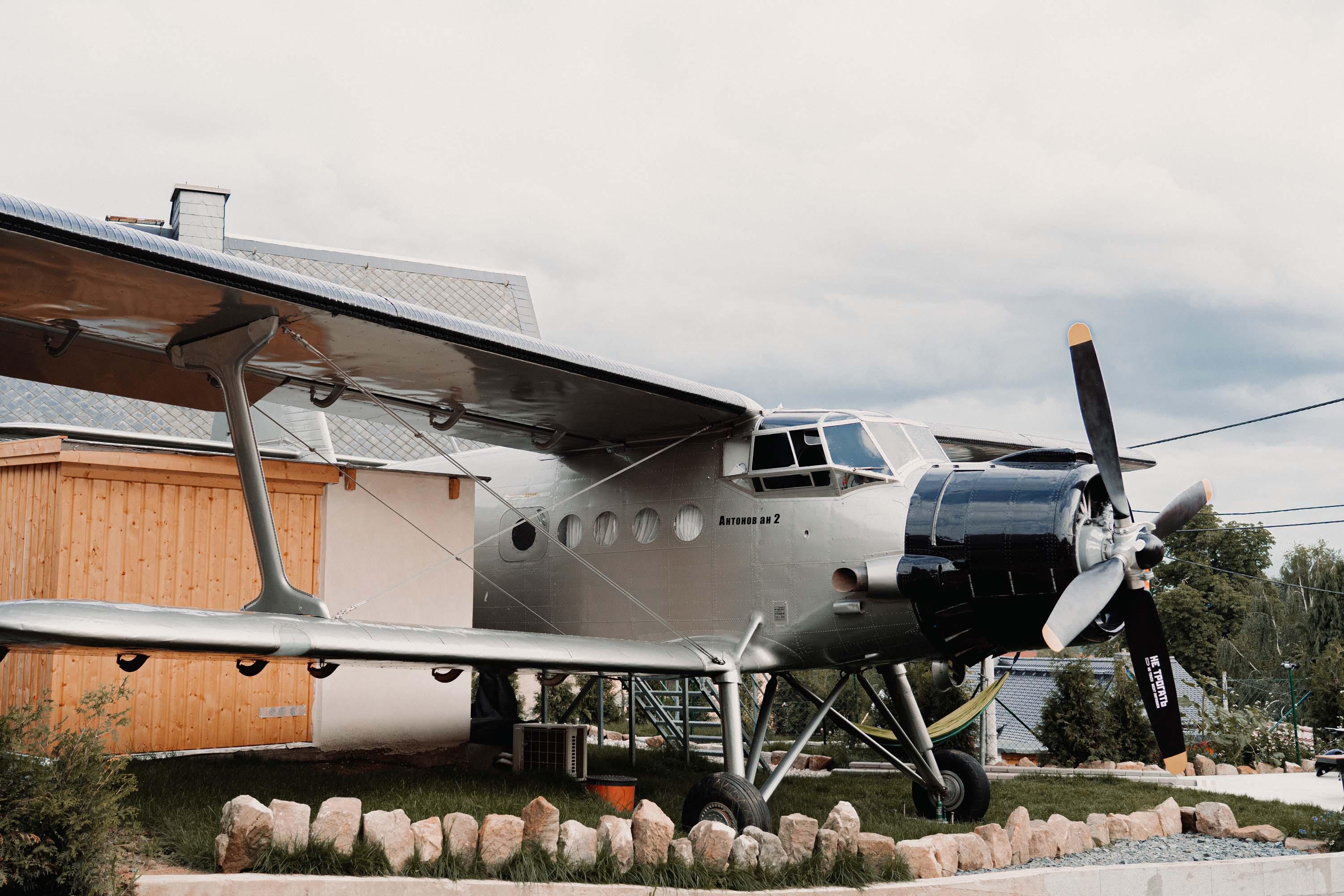 Antonov im Garten – Motiv