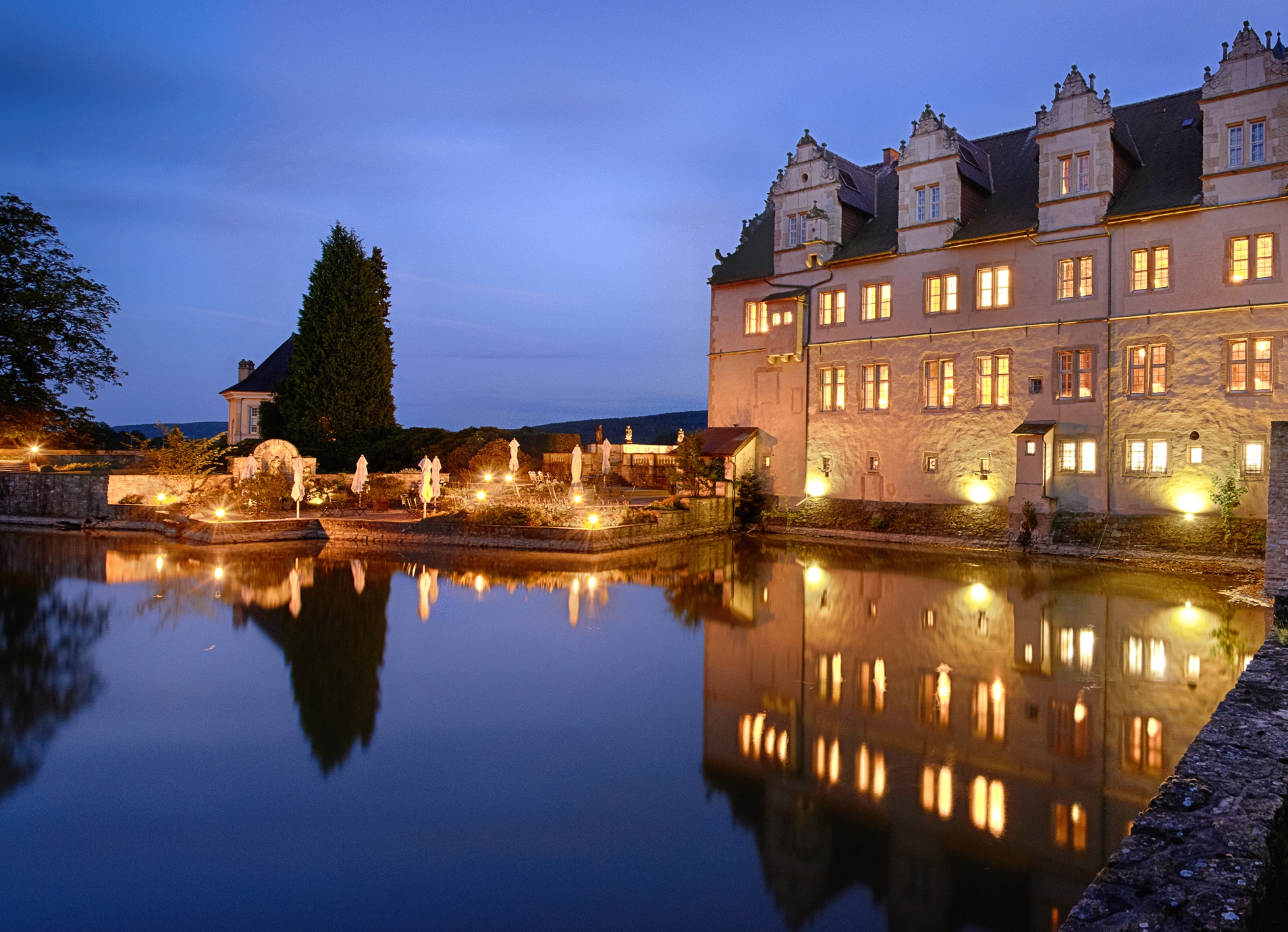 Schloss bei Nacht 03.jpg