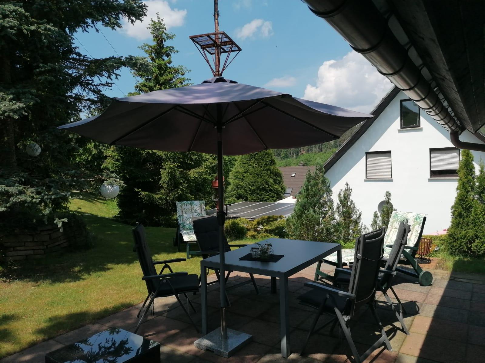 Häuschen in grüner Idylle