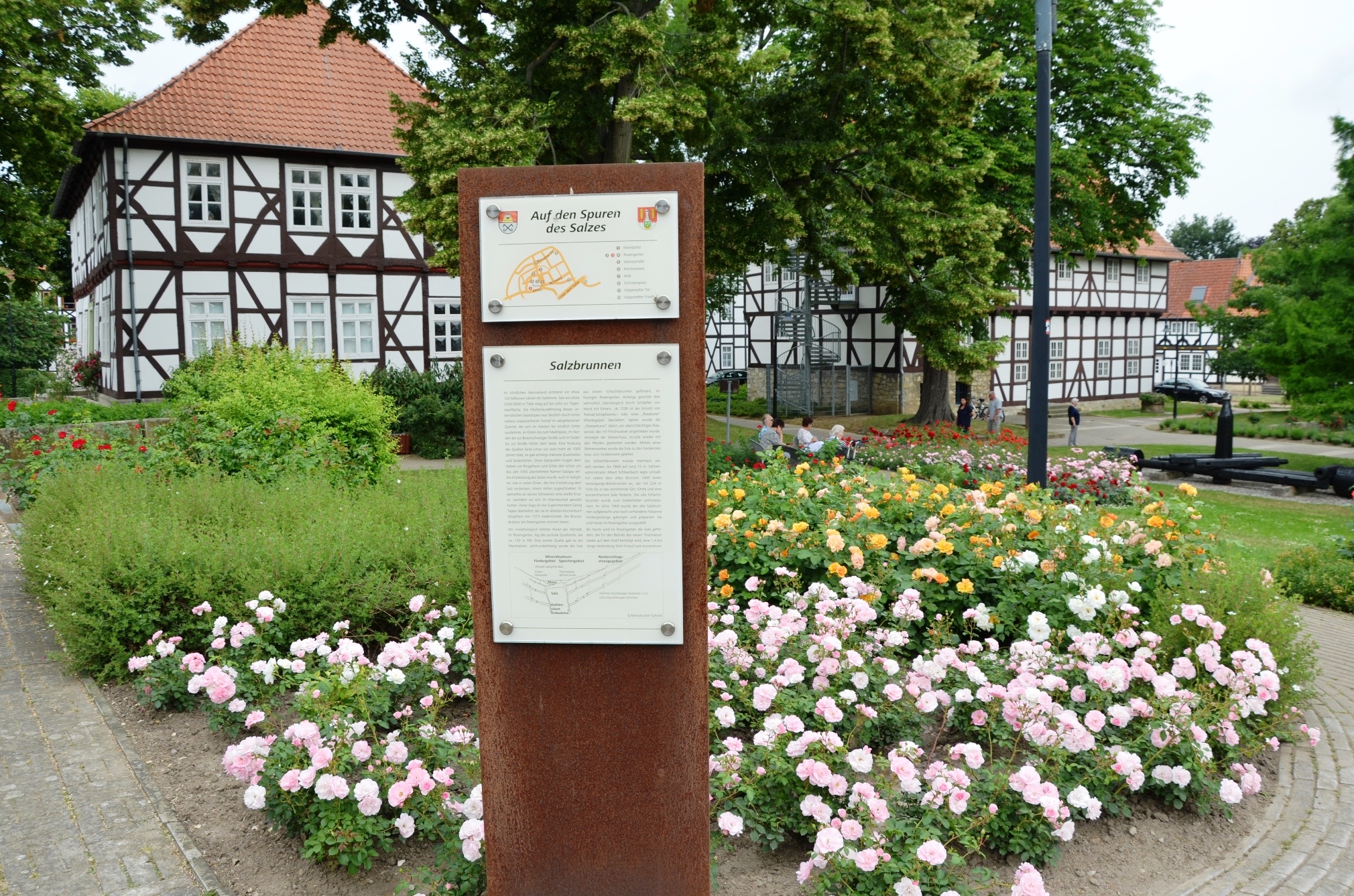 Informationsstele Salzbrunnen im Rosengarten Salzgitter-Bad