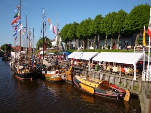 Hafenfete mit der Dorfgemeinschaft Carolinensiel