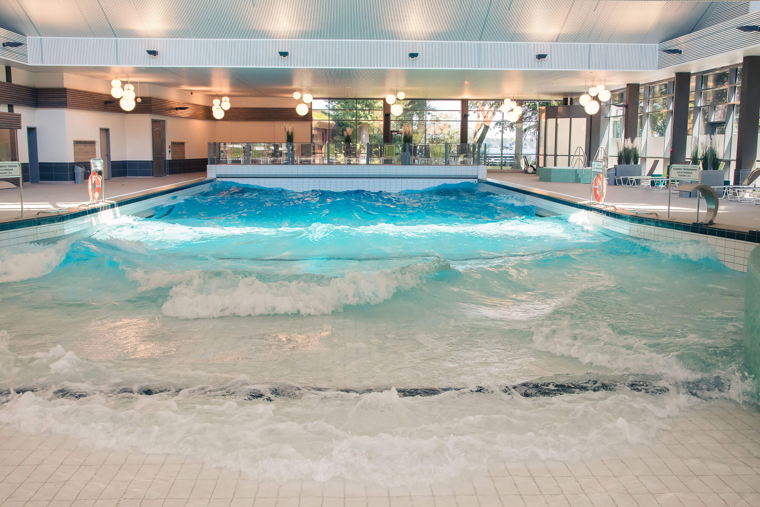 Wellenbad am Meer