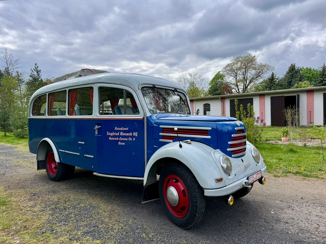 Mit dem Oldtimerbus zum Schloss Kuckuckstein
