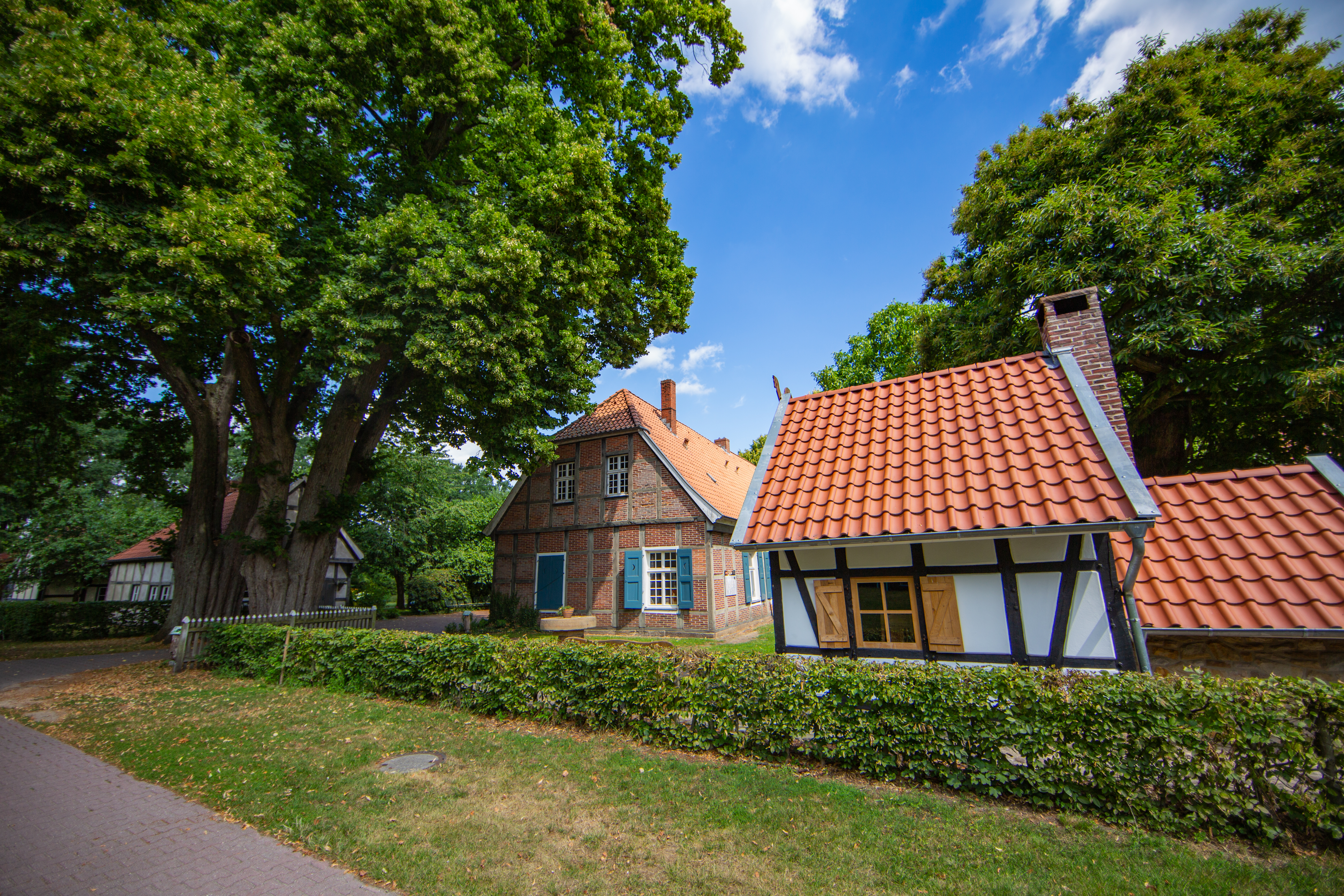 Altes Pfarrhaus, ehem. Brauhaus, Alte Schmiede Lögers & Backhaus
