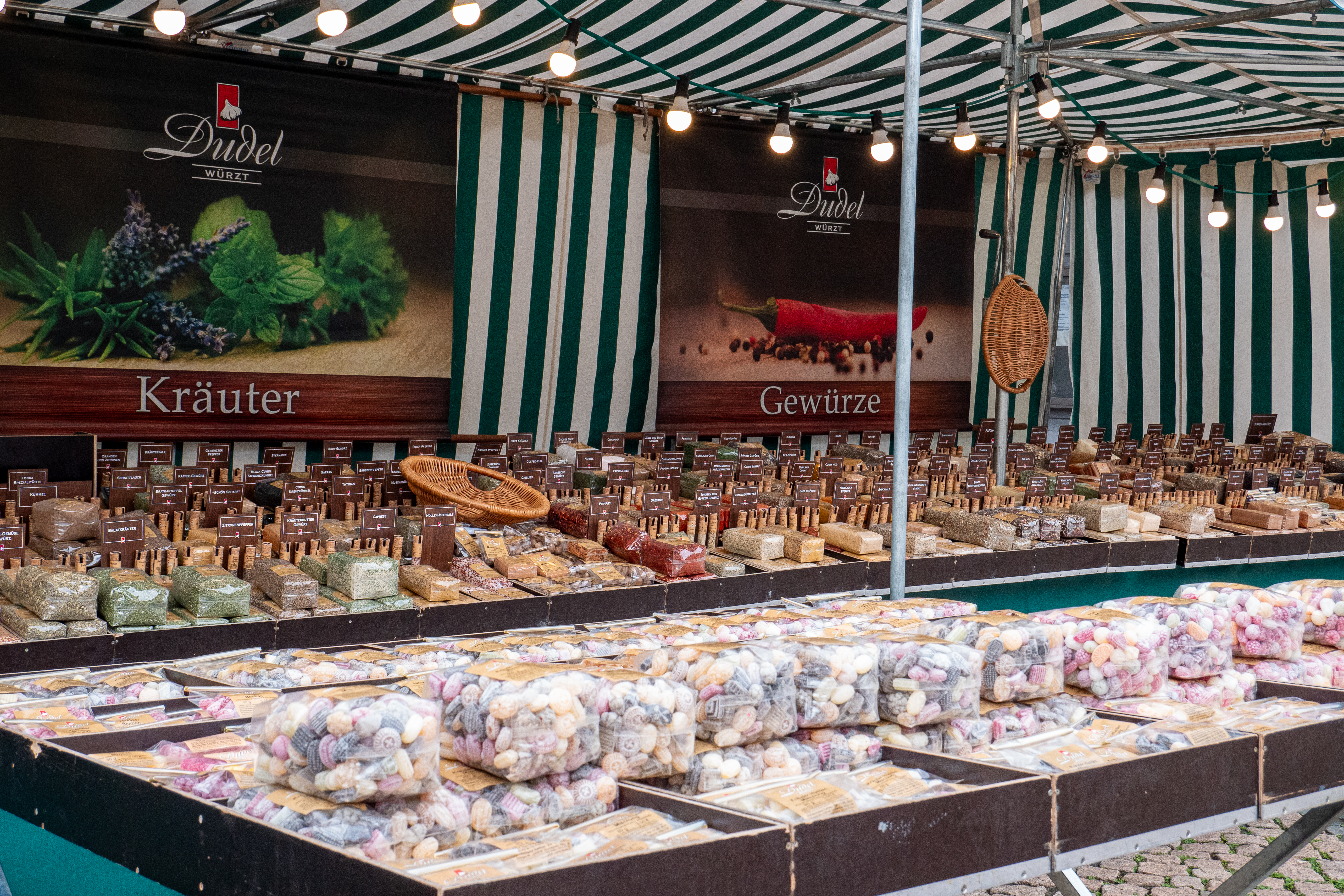 Dudel Gewürze & Kräuter auf dem Wochenmarkt