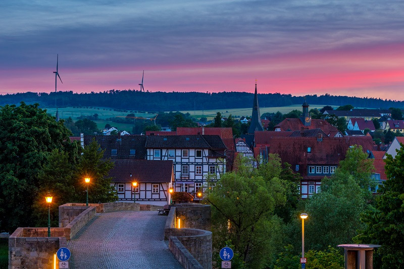 Blick auf Bartenwetzerbrücke abends