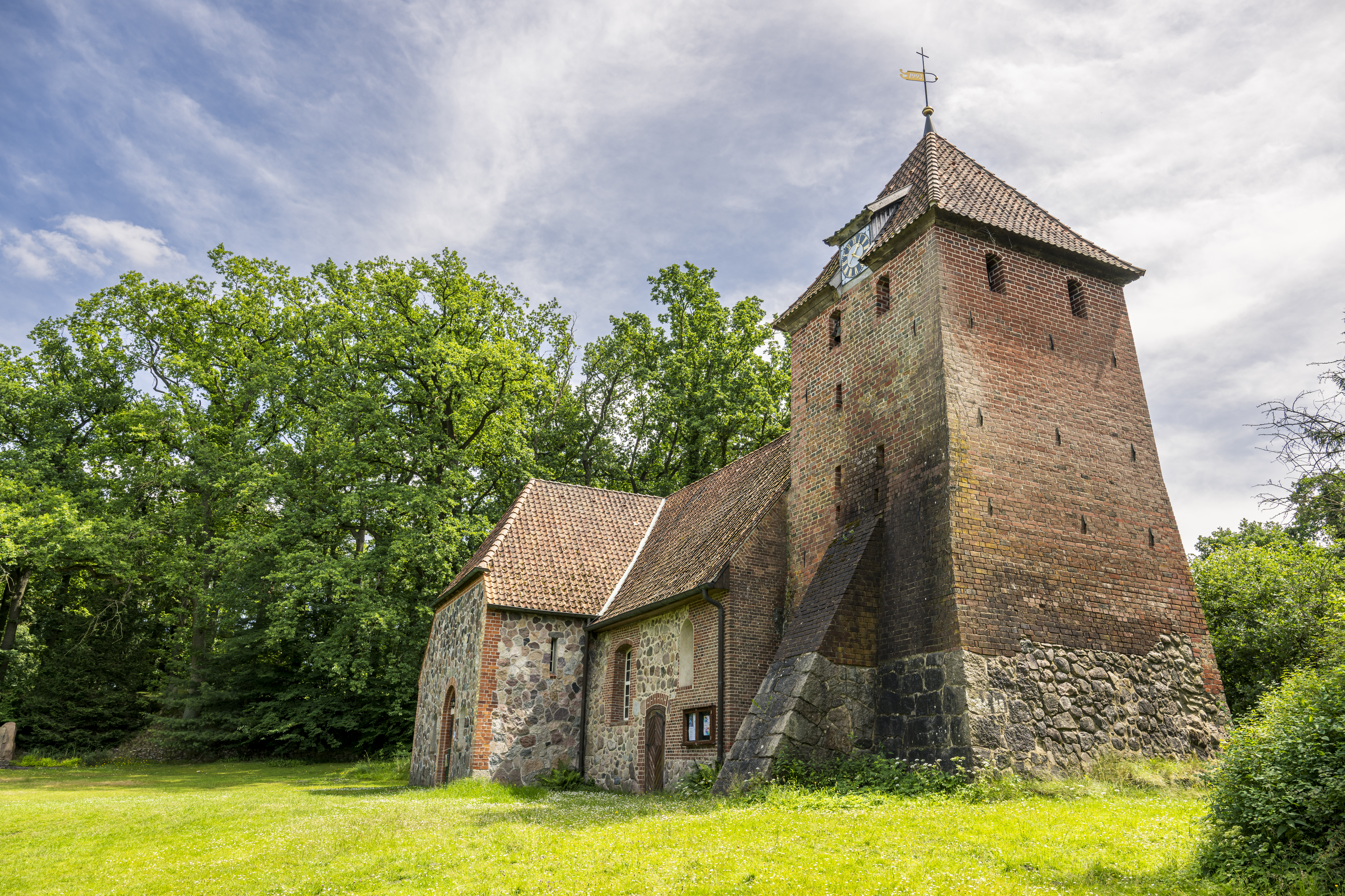 Peter und Paul Kirche Thomasburg