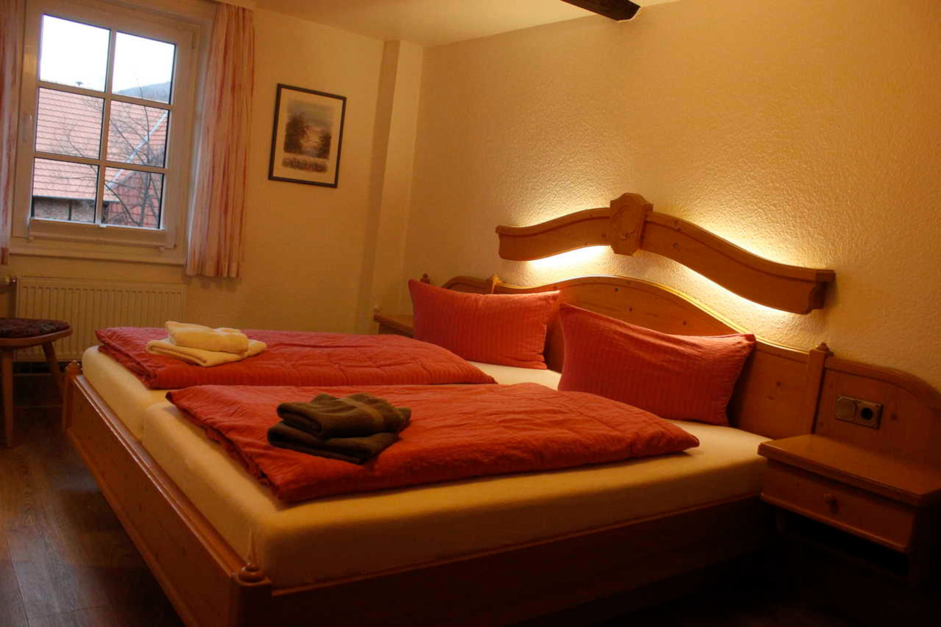 Zimmer, Landgasthaus zum Krug, Lippolshausen.jpg