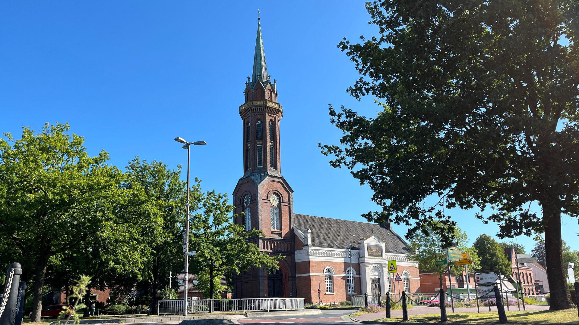 Hoffnungskirche in Westrhauderfehn - Evangelisch lutherische Kirche
