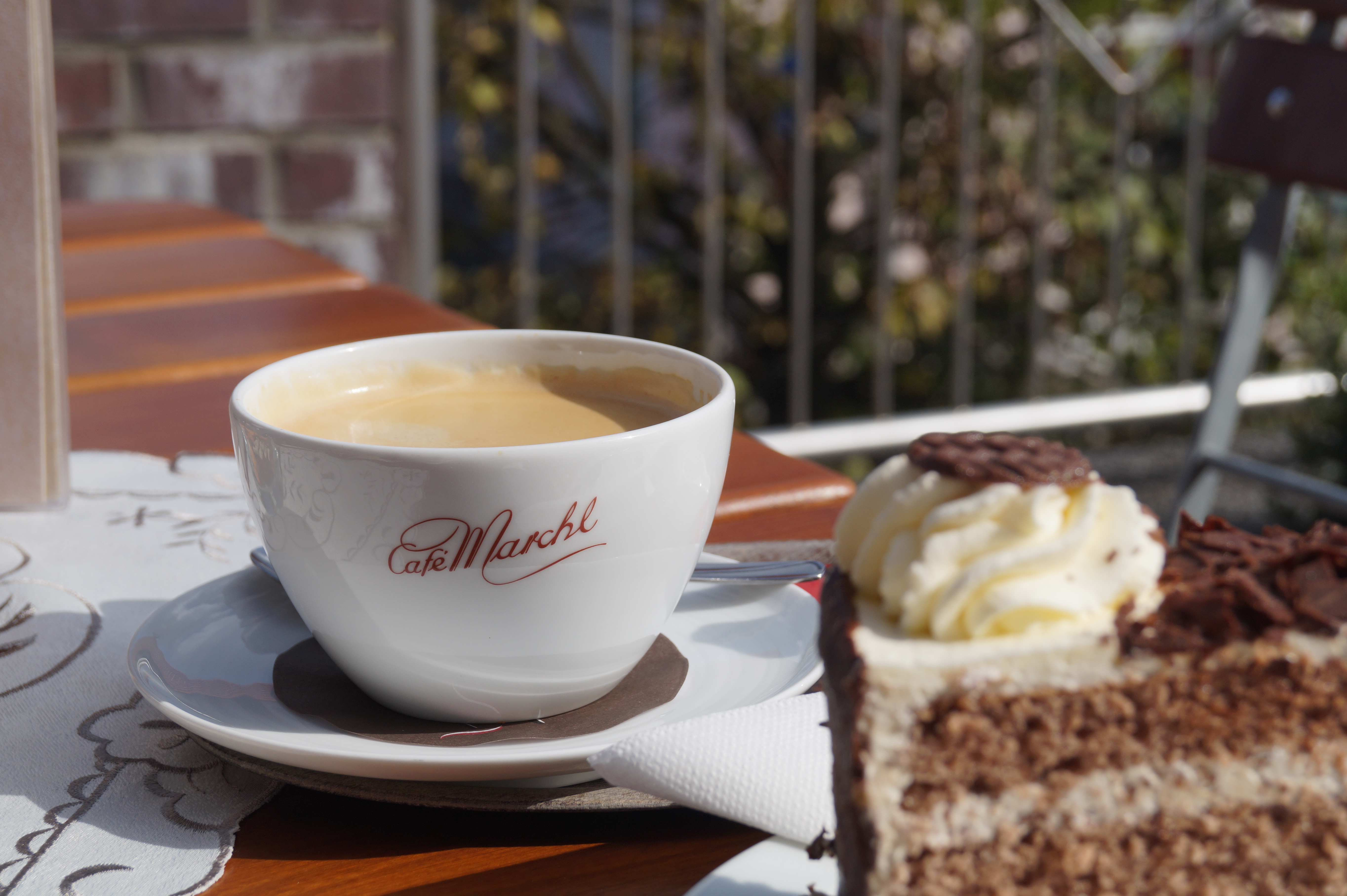 Cafe_Marchl_Kaffee_Kuchen.JPG