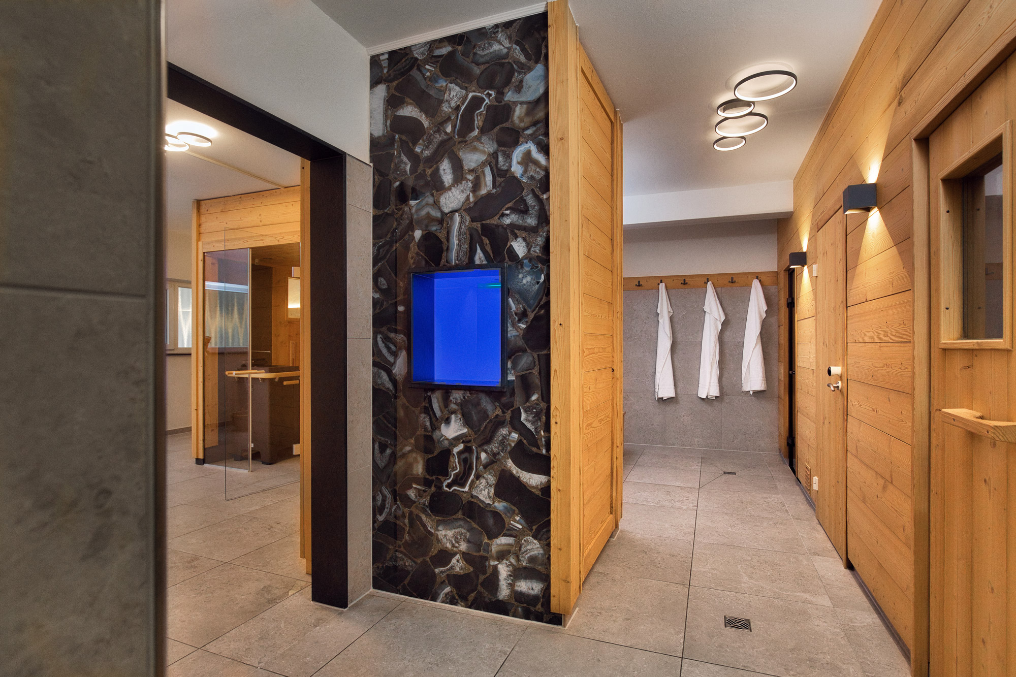 Hotel_Hirschen_Wellnessbereich.jpg