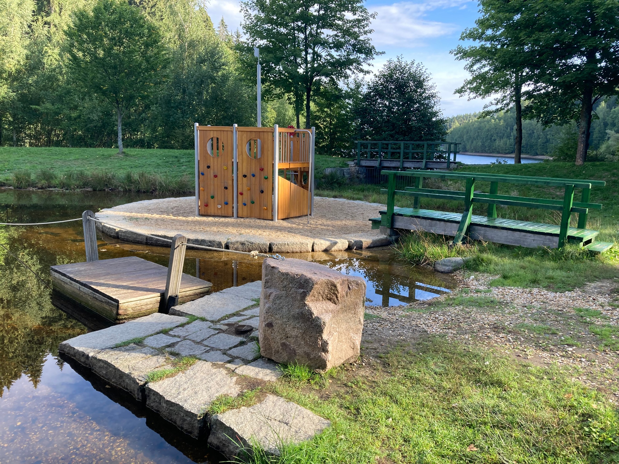 Wasserspielplatz an der Talsperre Falkenstein – Motiv
