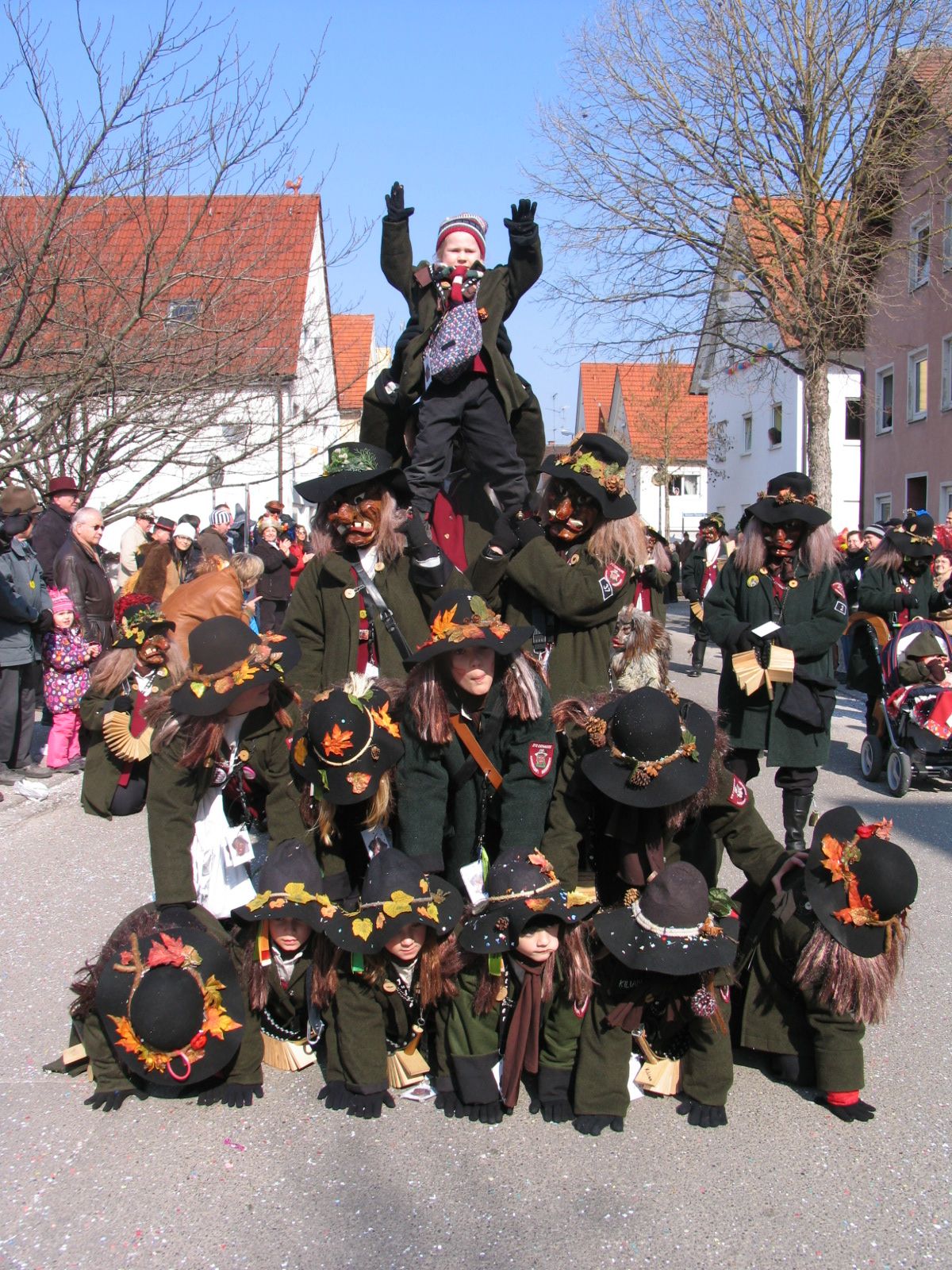 Fasnachtsumzug Weißenhorn 2011 Pyramide Eschagore Weißenhorn ae.jpg