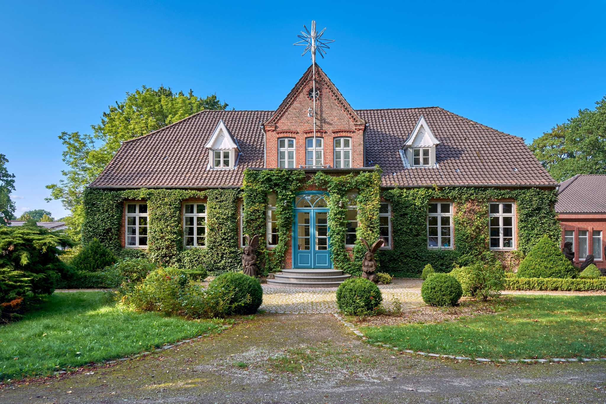 Villa von Issendorff mit Weihnachtsmannhaus