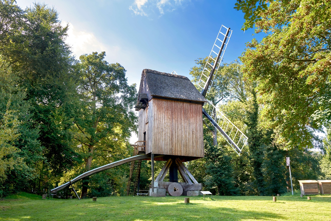 Bockwindmühle auf der Insel in Stade