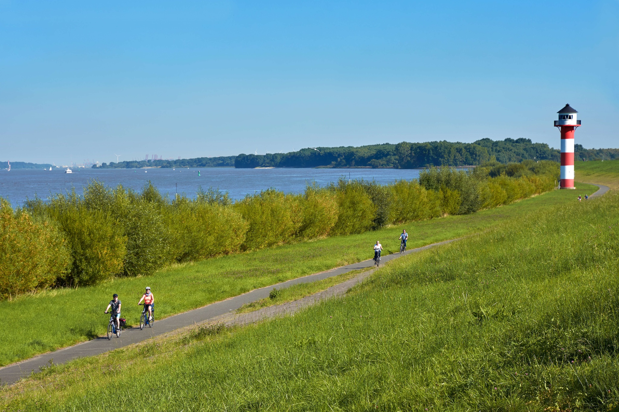 Elberadweg: Abschnitt Lühe - Wischhafen in der Urlaubsregion Altes Land am Elbstrom