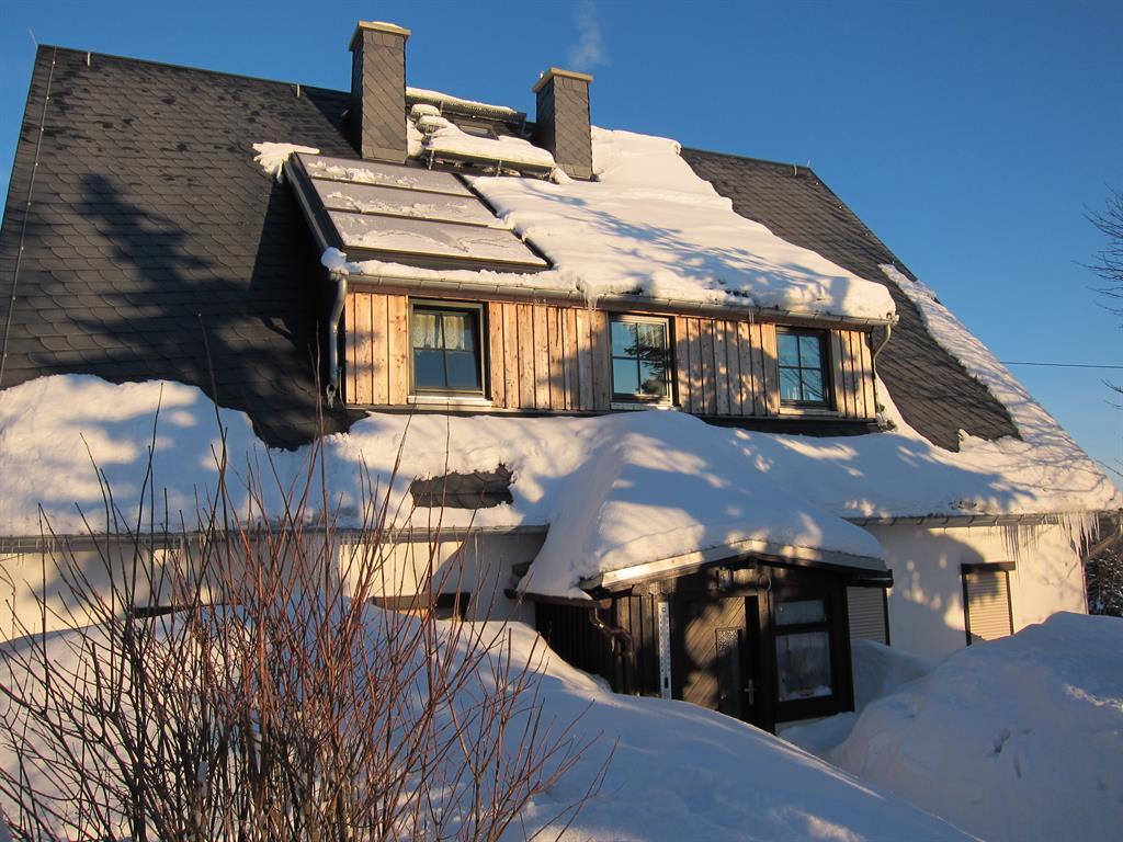 Eingeschneites Ferienhaus
