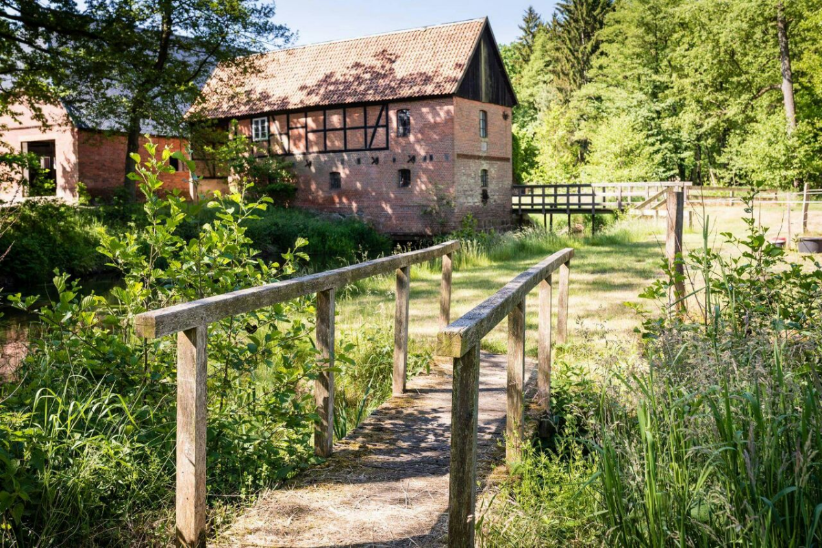 Mühle mit Brücke