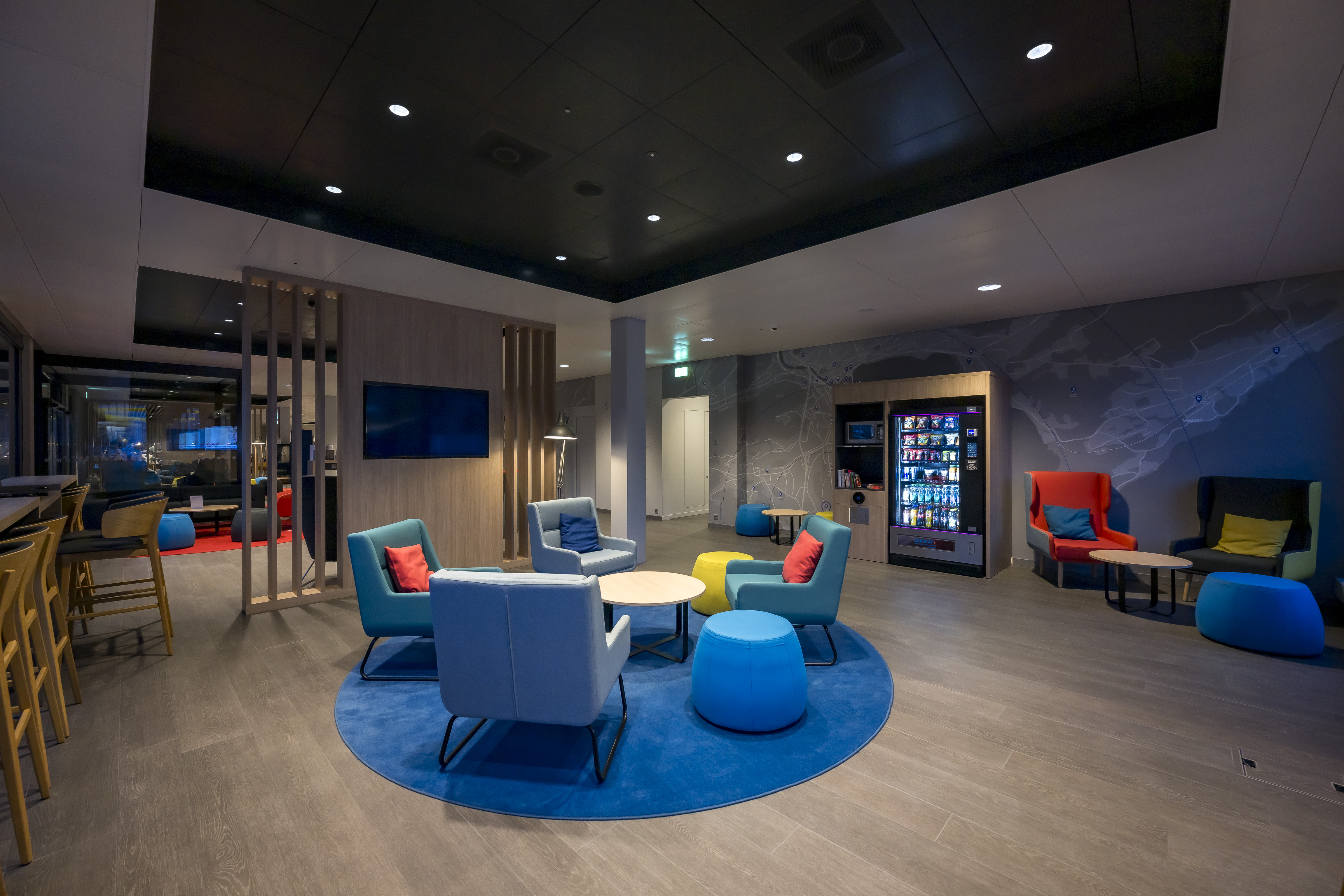 Lobby2.jpg Lobby2.jpg