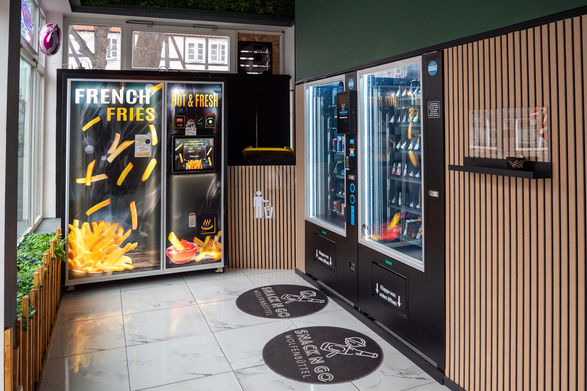 SnackNgo 24/7 Kiosk