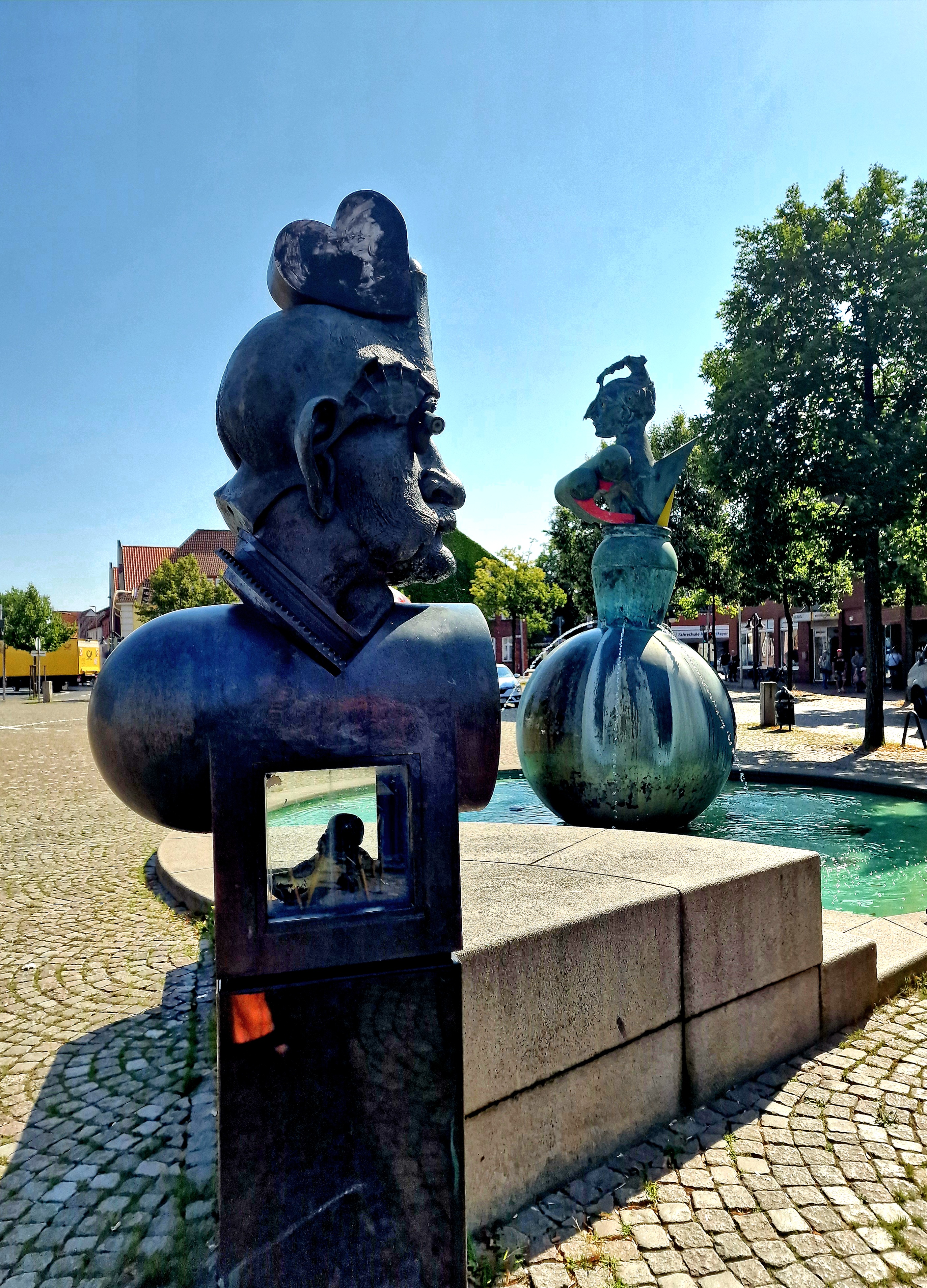 Kunstwerk und Brunnen „Paar-oh-die“