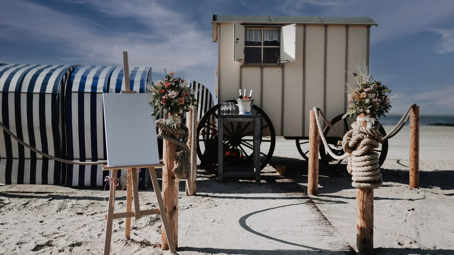 Historischer Badekarren am Weststrand