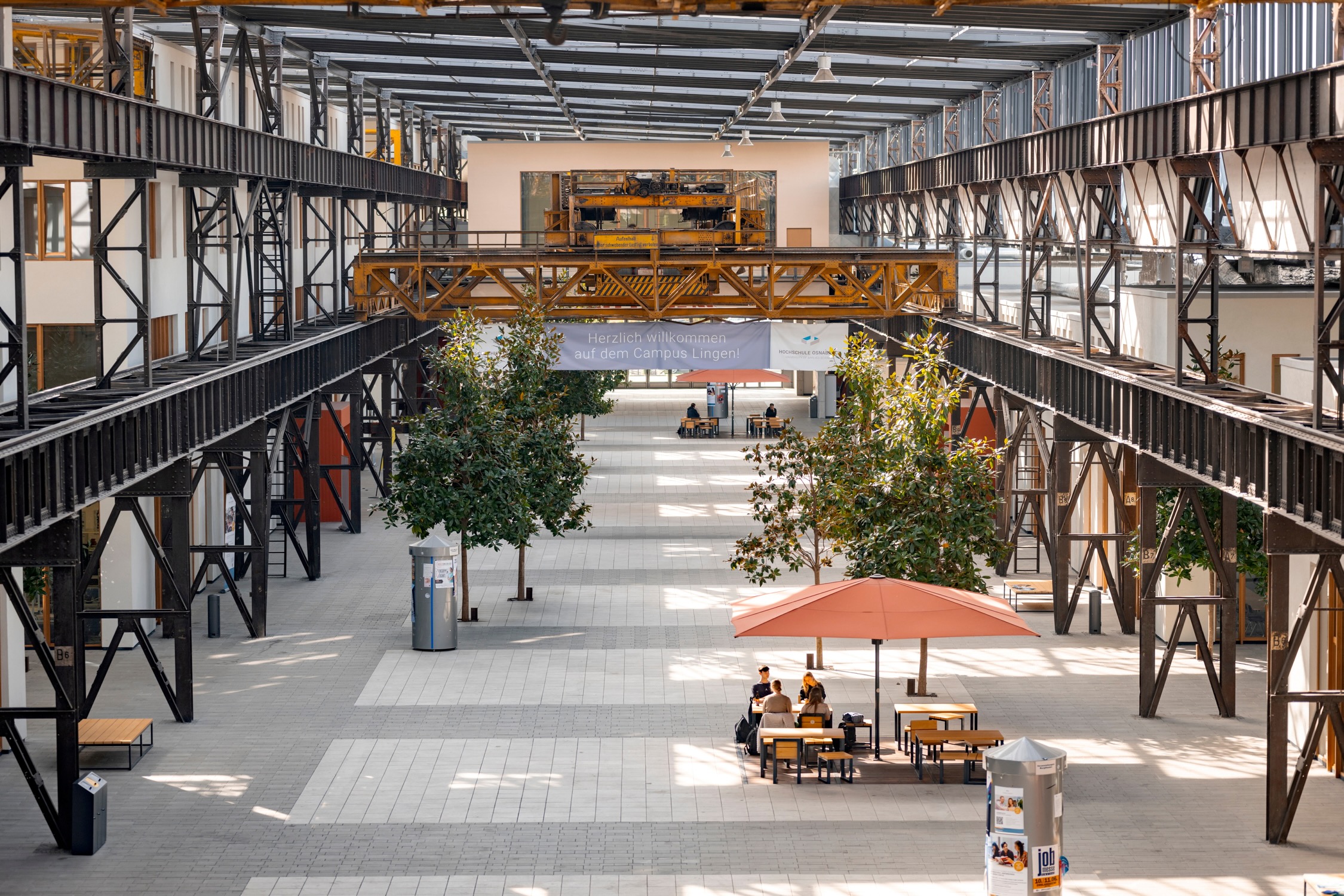 Hallen des ehemaligen Eisenbahnausbesserungswerkes (Campus Lingen)