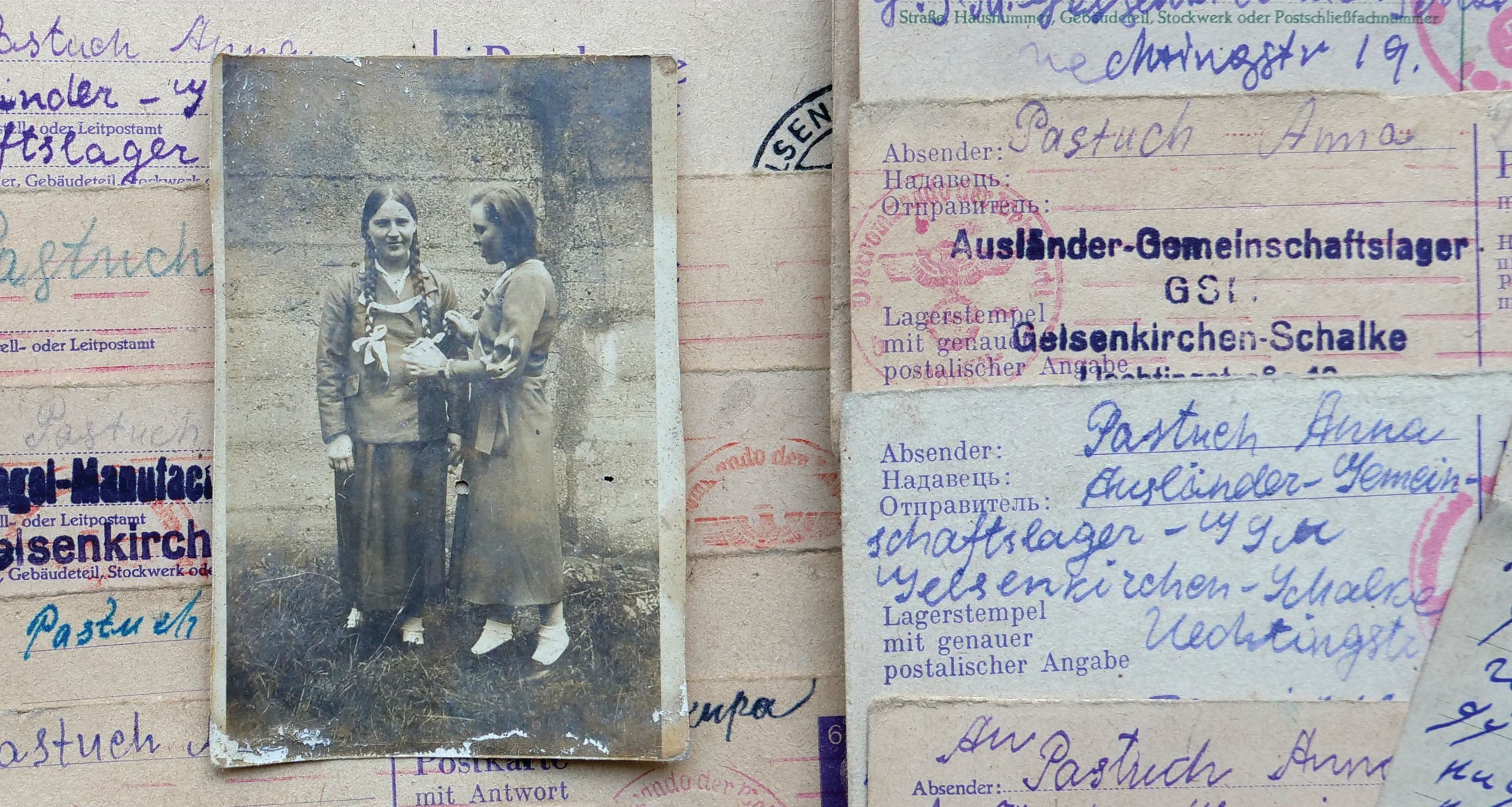 Hanna Pastuch (links) mit einer weiteren Zwangsarbeiterin, Gelsenkirchen, 1942–1943, © After Silence NGO