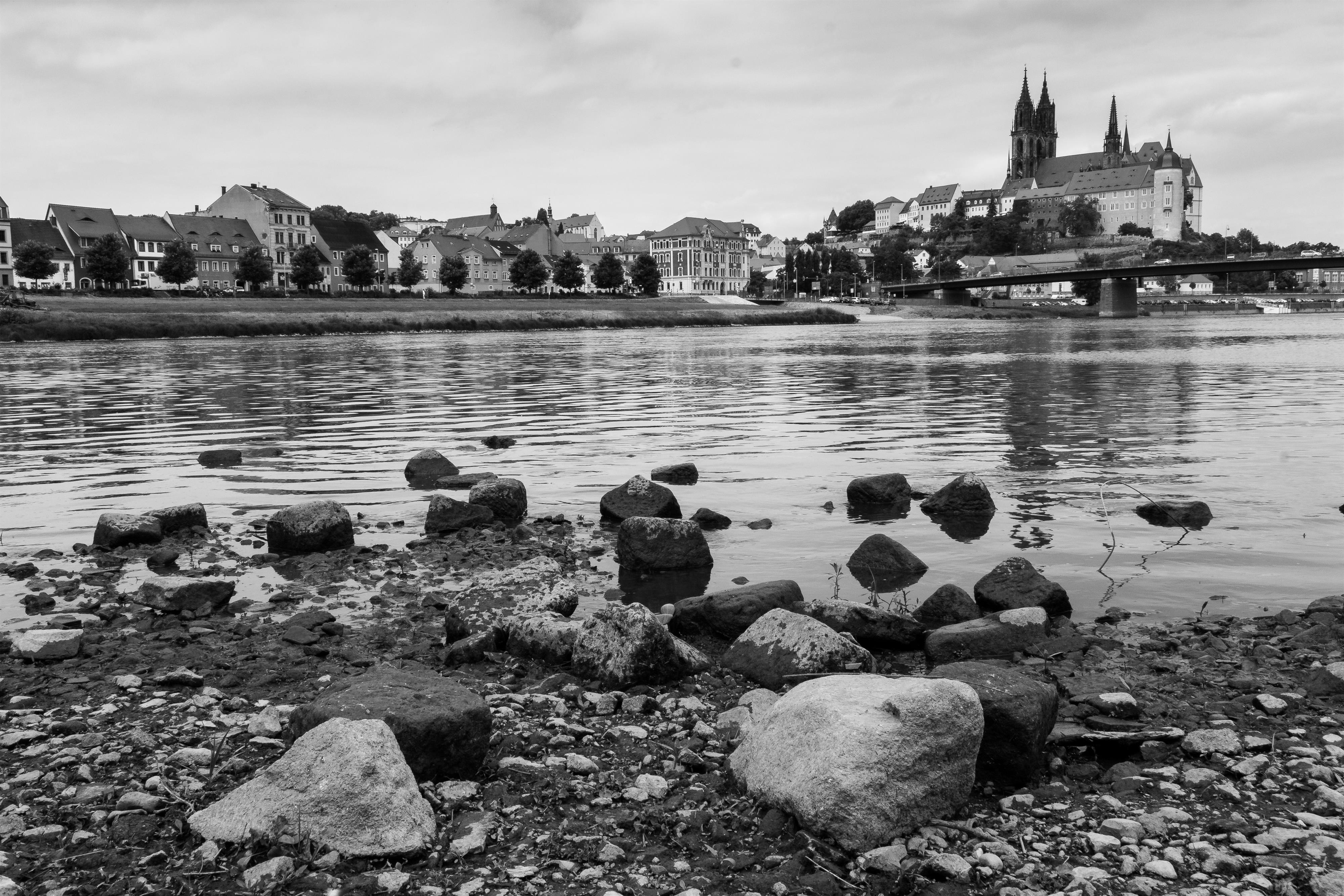 Elbufer mit Burg