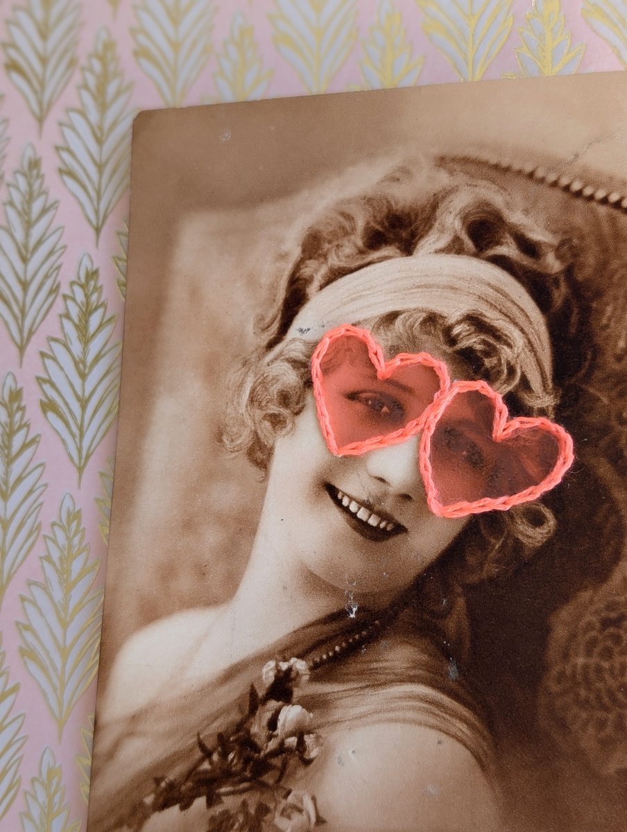 Vernissage | SCHAU MAL! Charmante „Sticheleien“ von Carola Zeisbrich