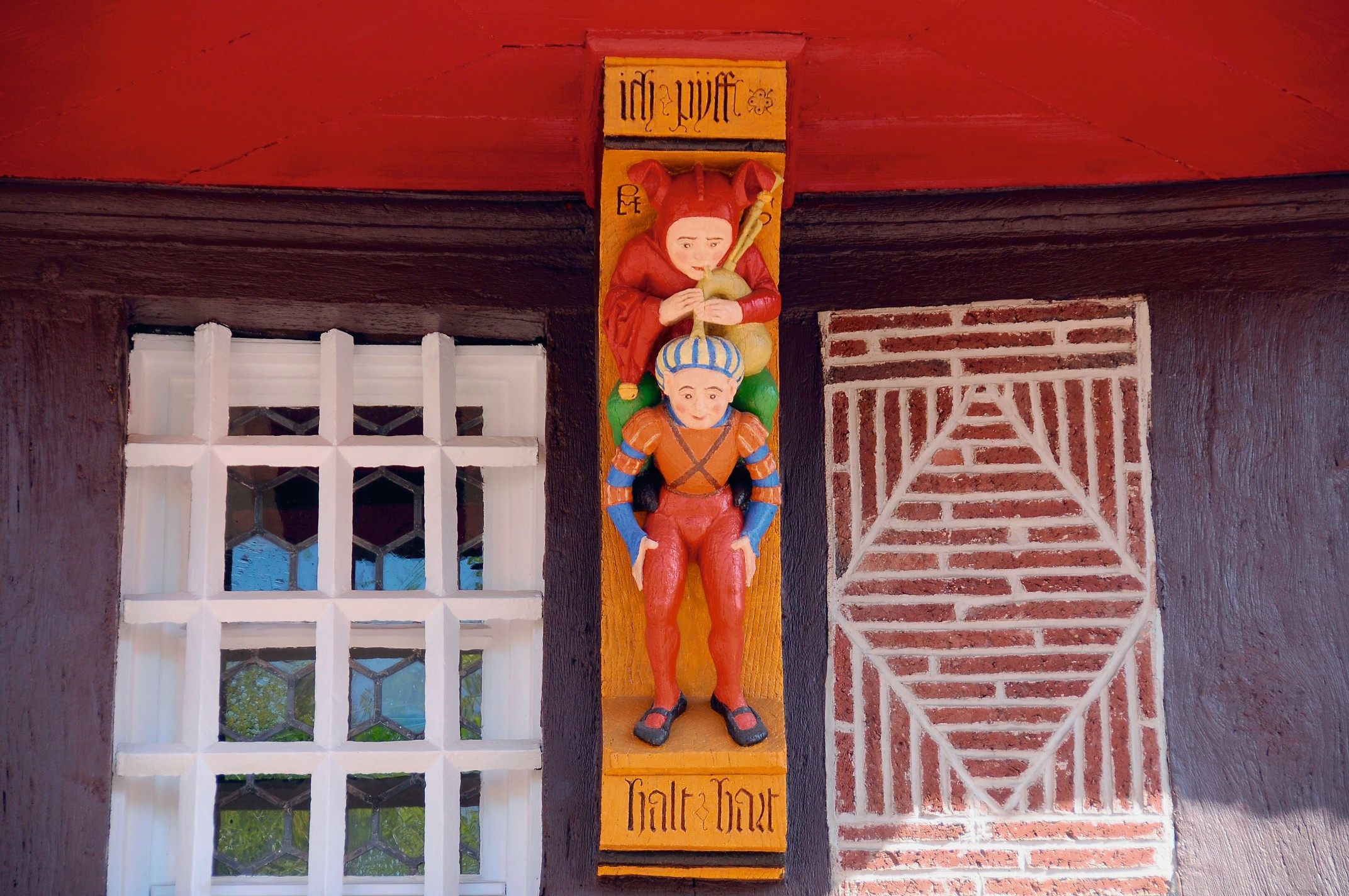 Huckepack-Figur am Rathaus Frankenberg (Eder)