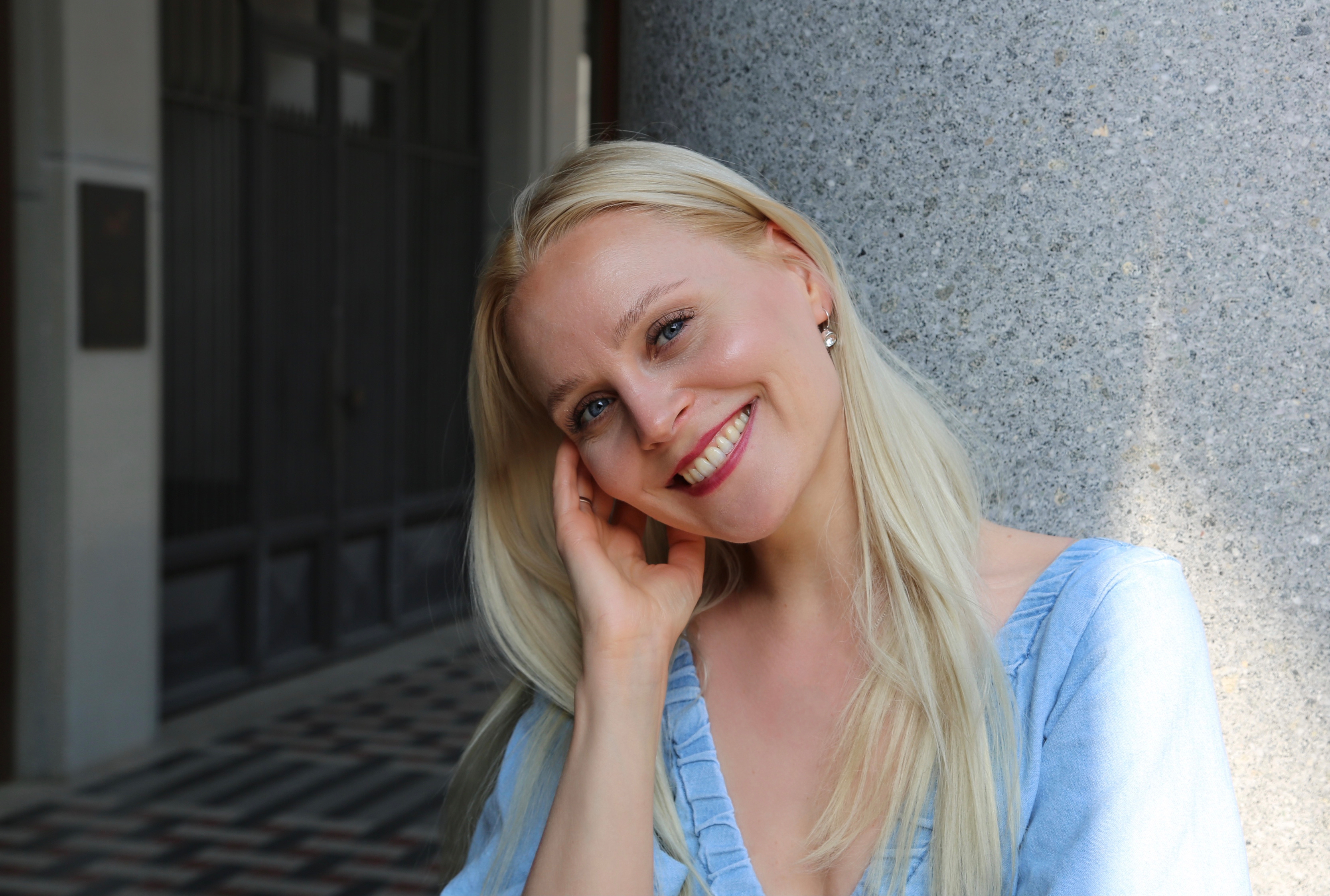 EIN ZIMMER, KÜSSE, BAD