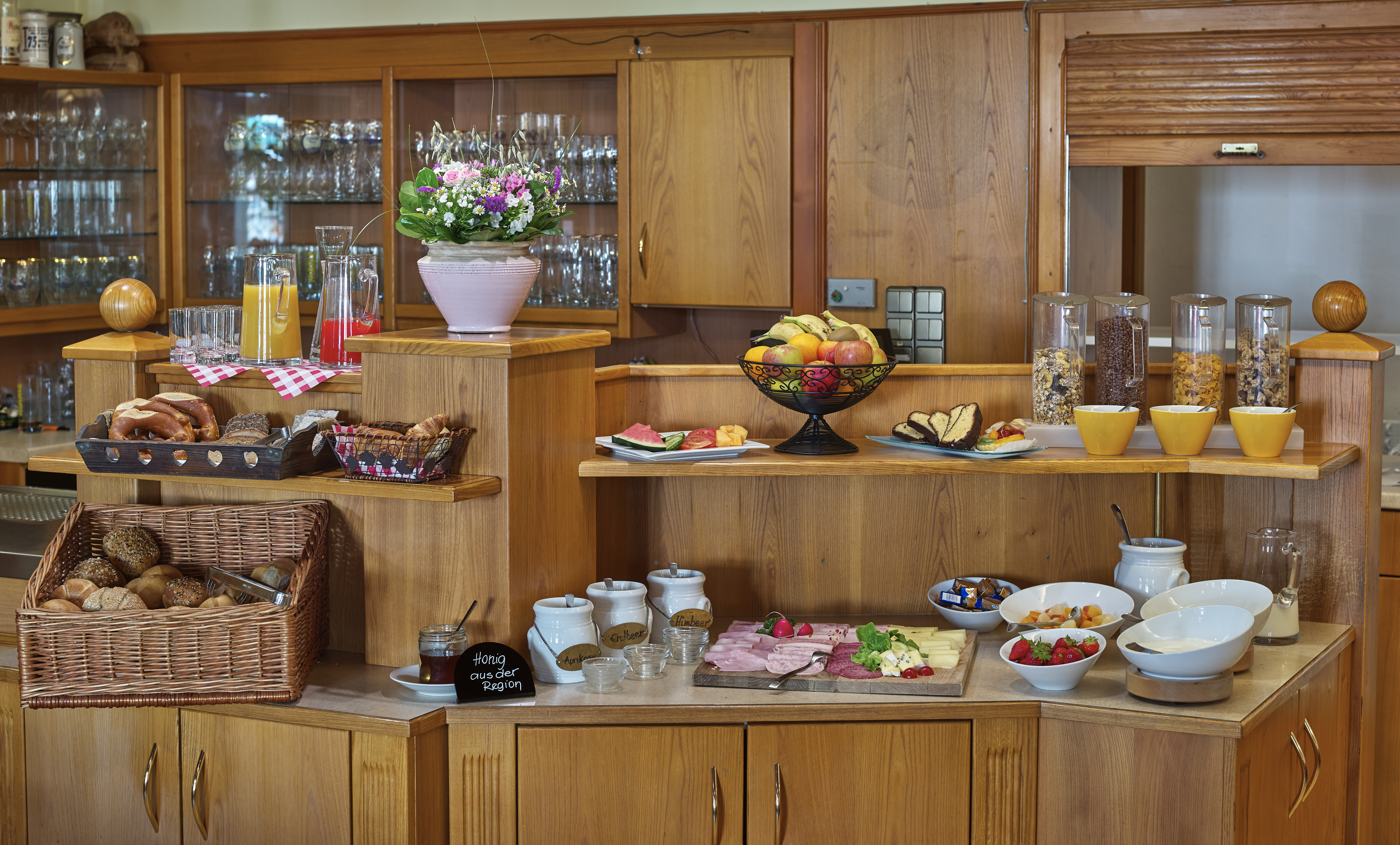 Fruehstuecks_Buffet_Hotel_zur_Post.JPG