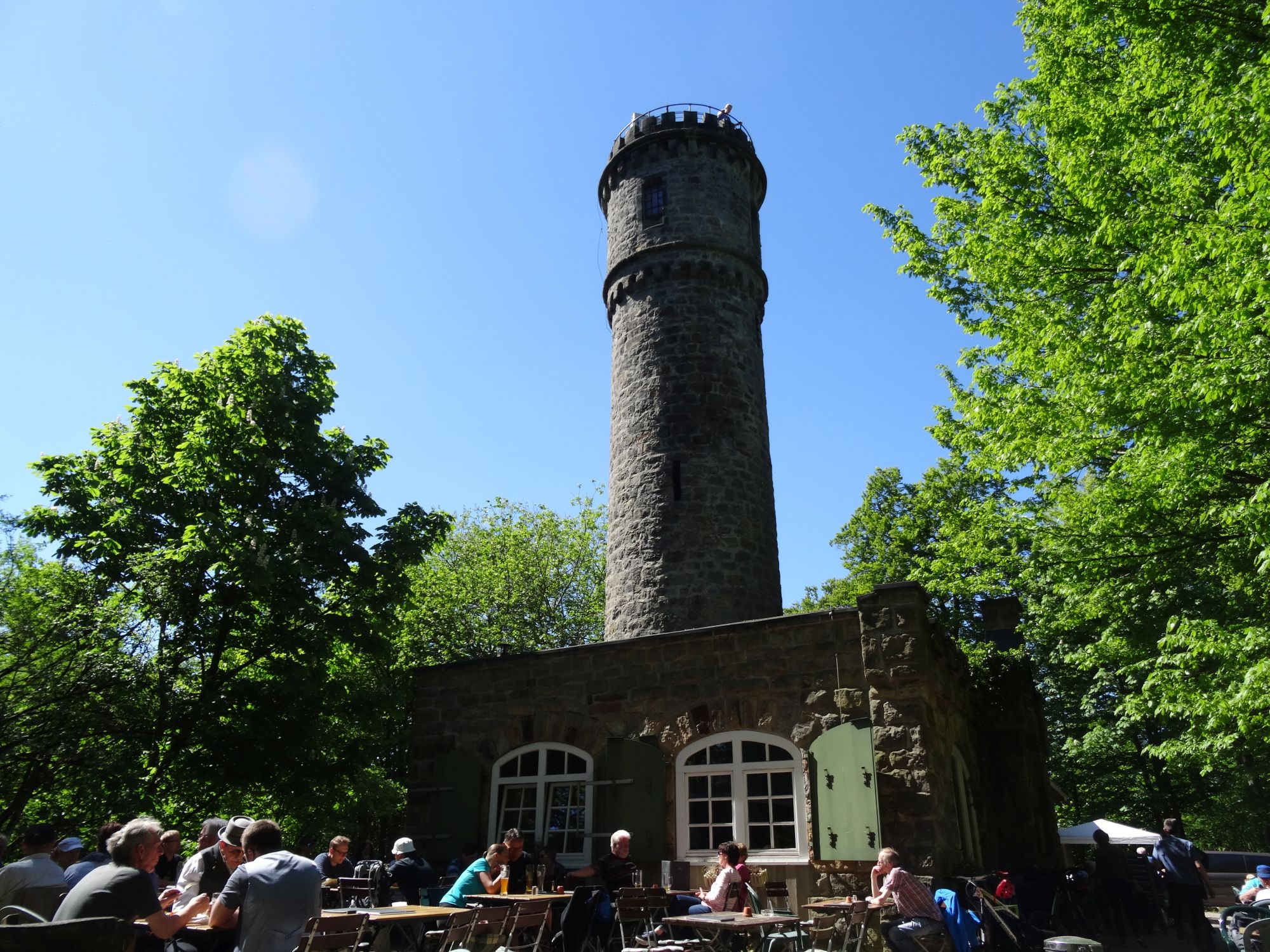 Nordmannsturm mit Waldgaststätte