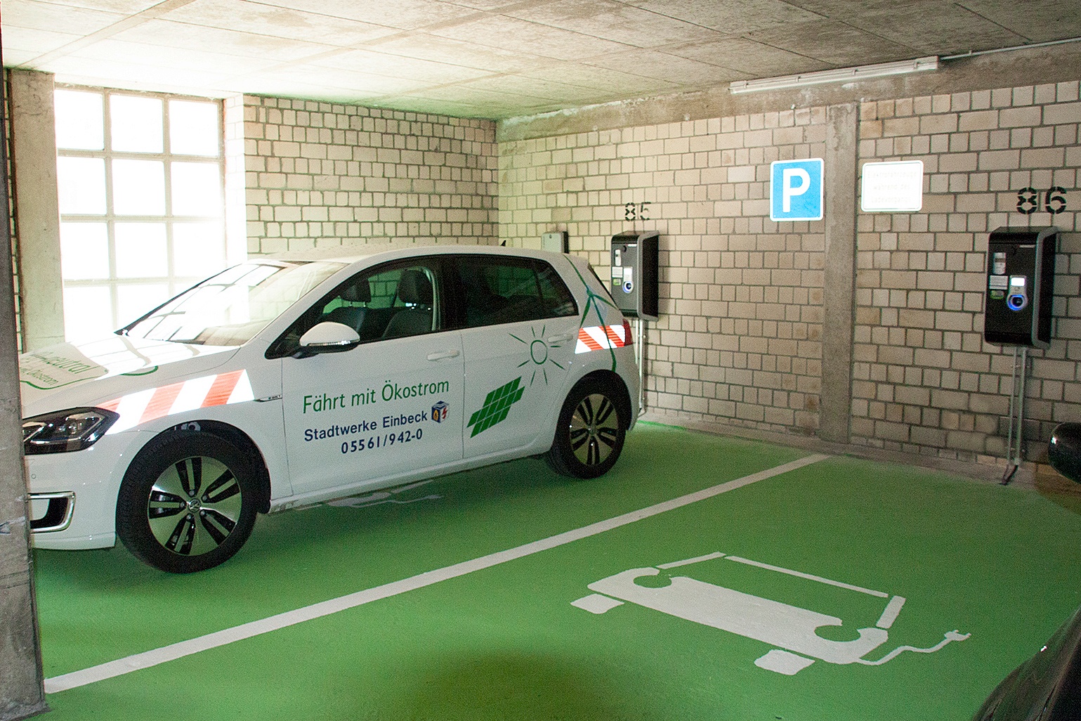 E-Auto-Ladestation im Parkhaus „Am Brauhaus“
