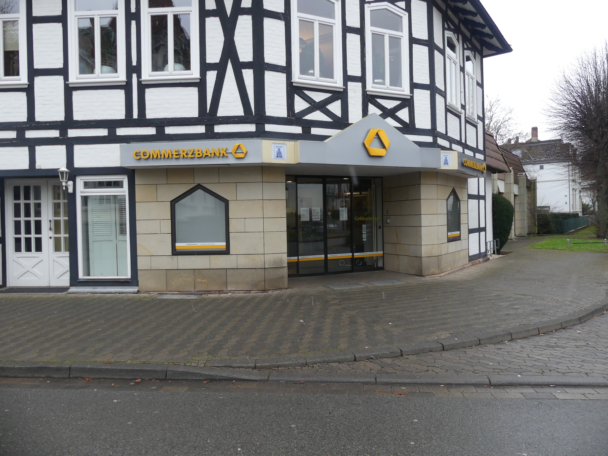Geldautomaten in der Commerzbank Filiale Einbeck