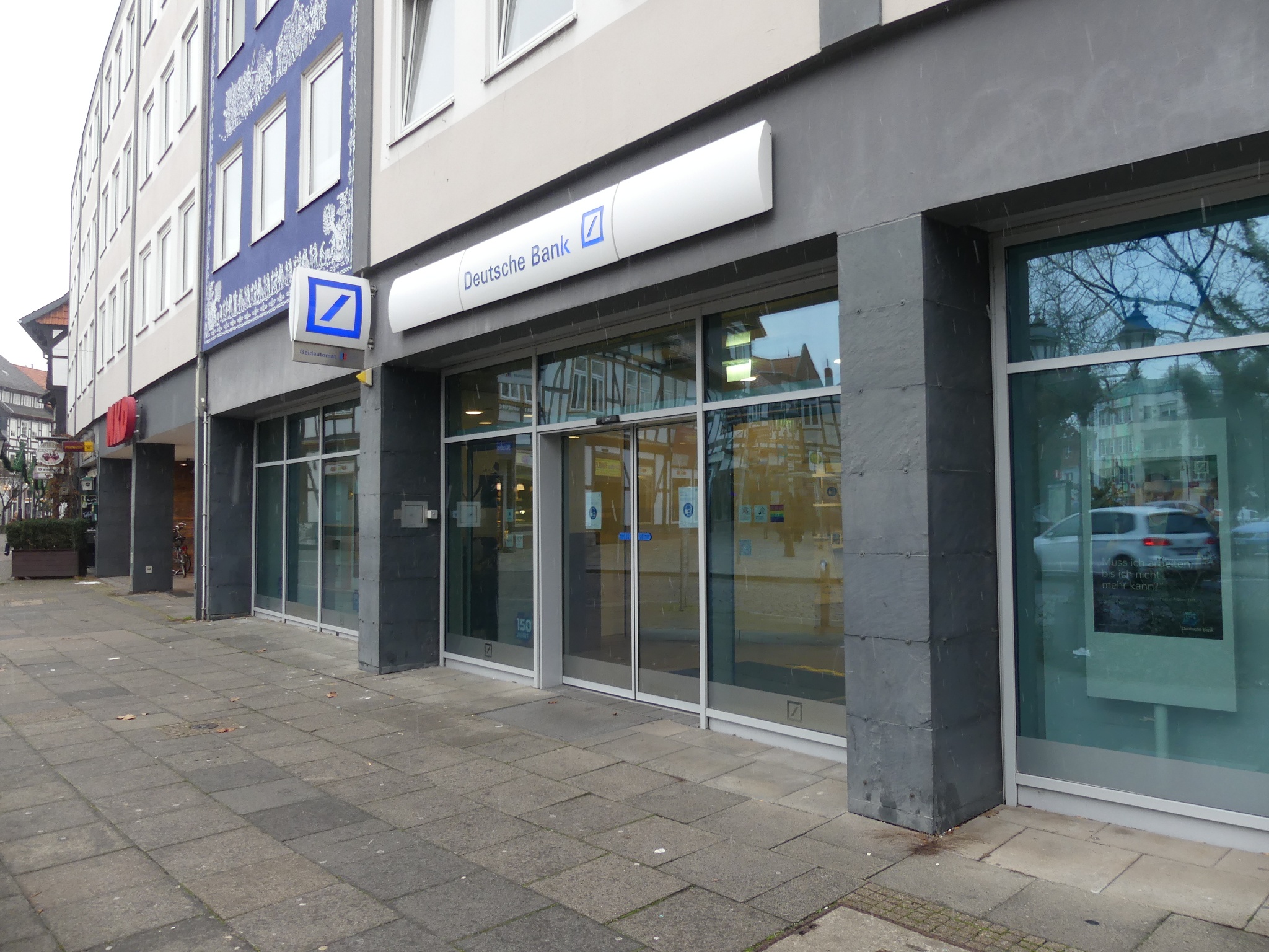 Geldautomaten in der Deutschen Bank Filiale