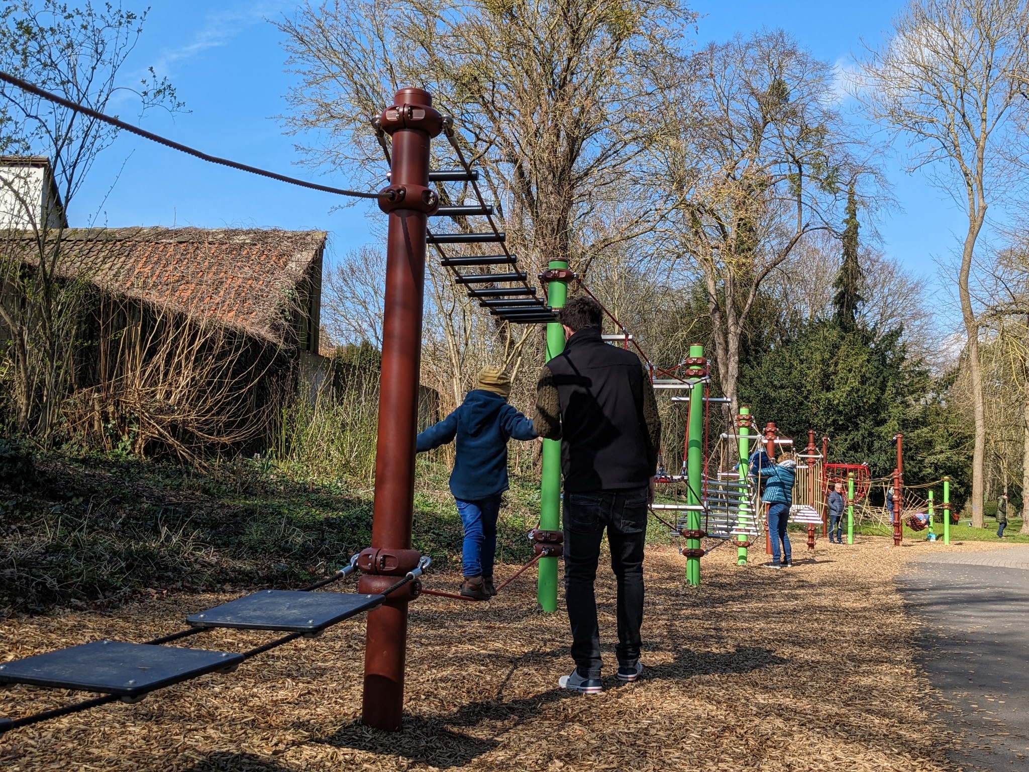 Niedrigseil-Balancier- und Kletterstrecke im Stiftsgarten