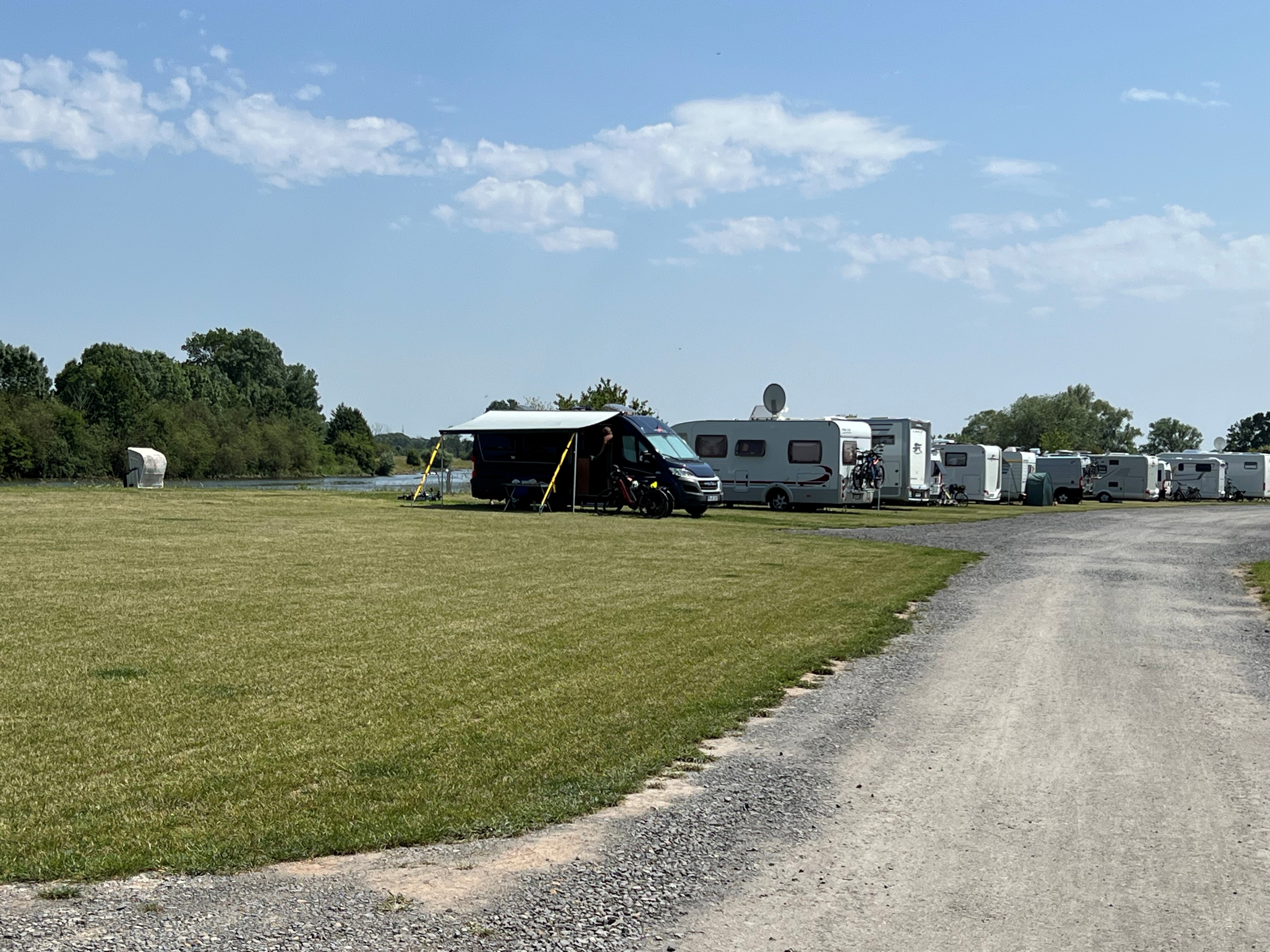 Wohnmobilstellplatz "Weser-Ufer-Urlaub" Mehlbergen