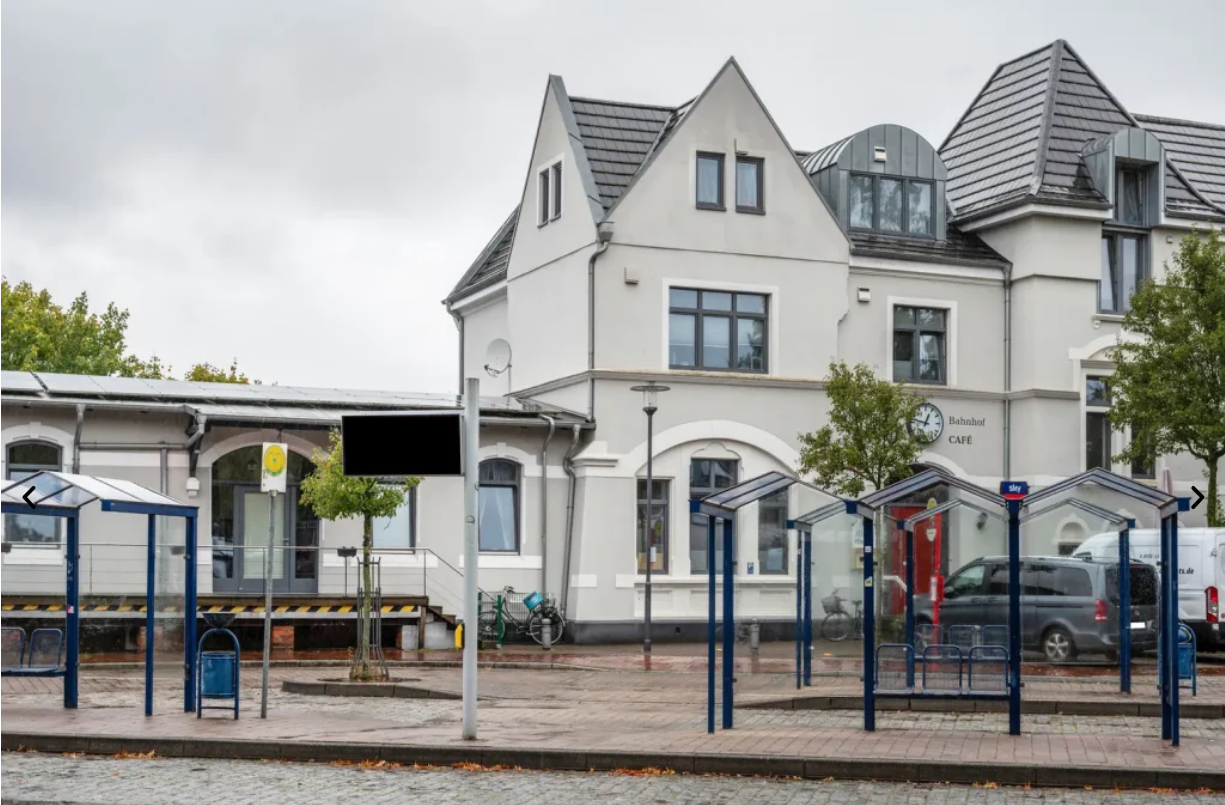 Bahnhof vorne.png