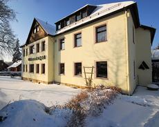 Ferienhotel im Winter