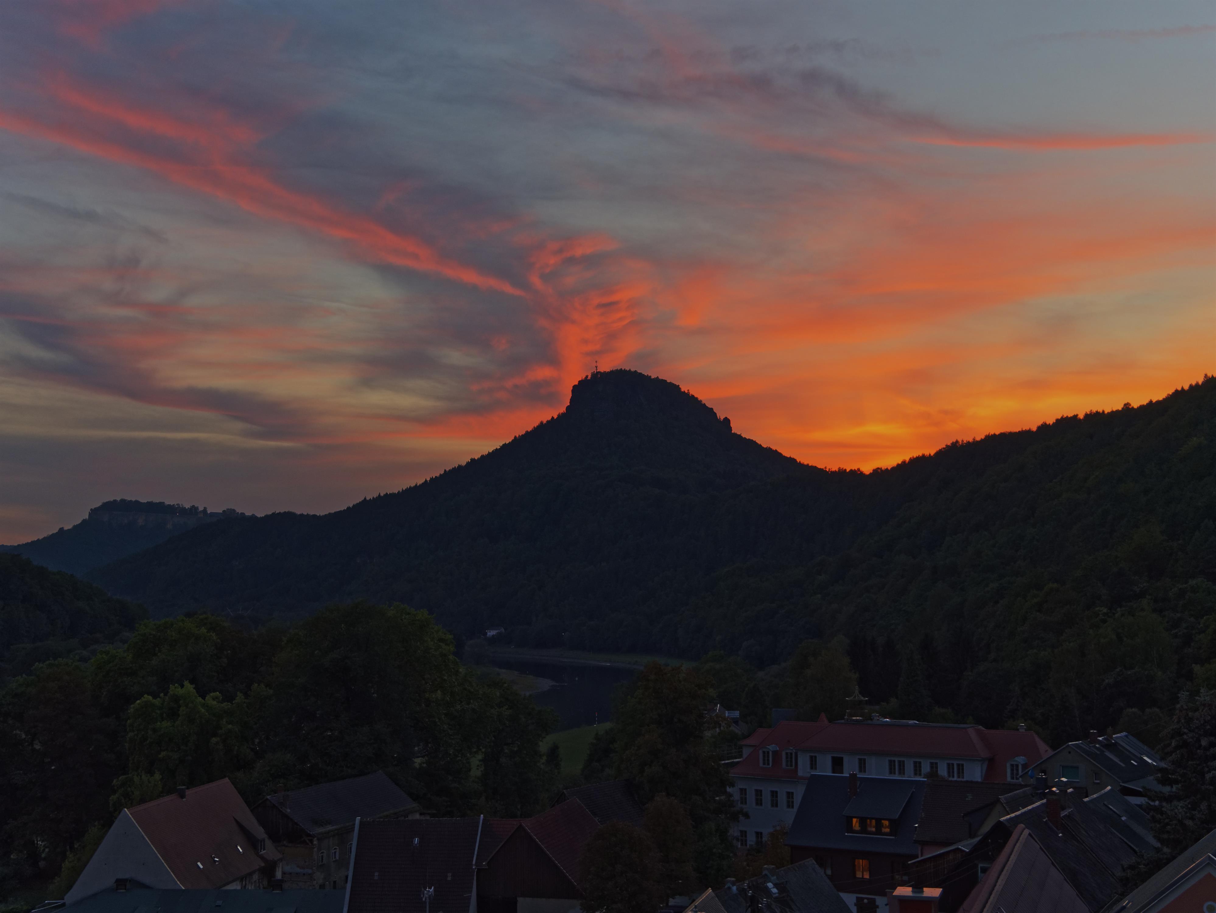 Abendhimmel über dem Lilienstein
