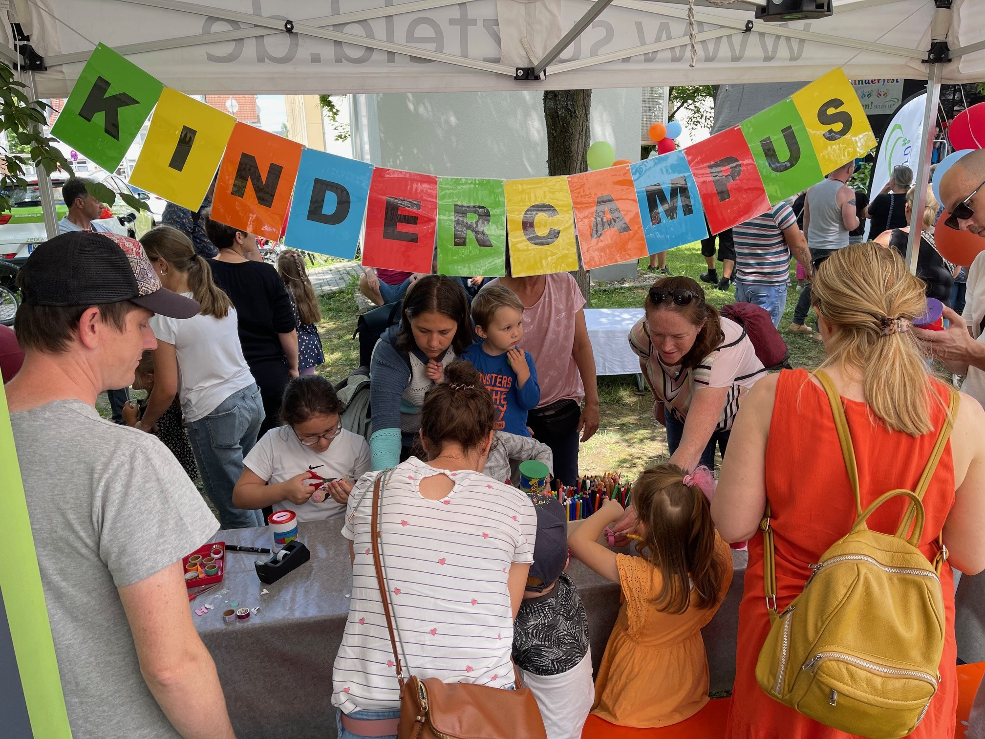 Bastelaktion beim Kindercampus