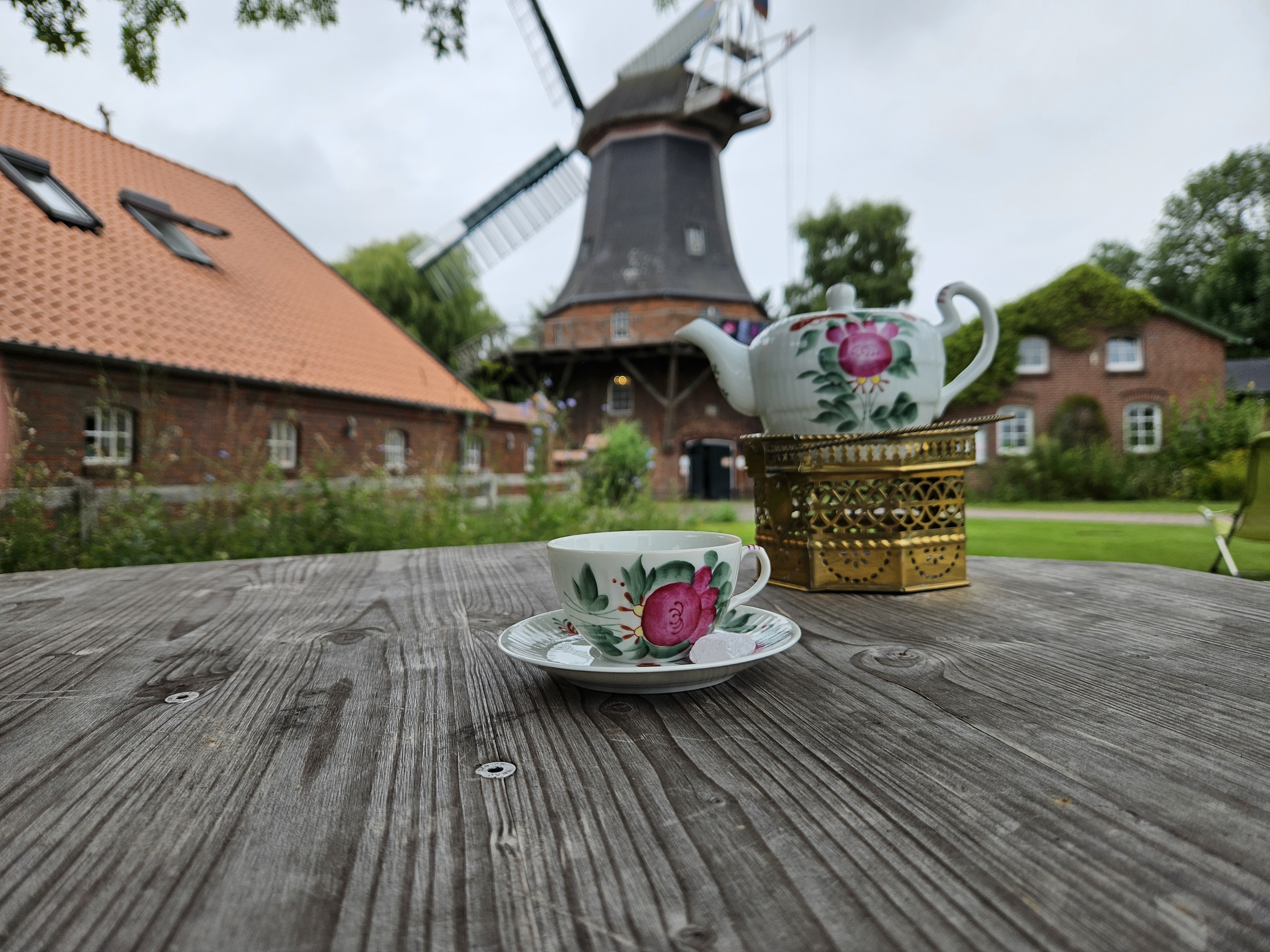 Ostfriesische Teezeremonie in der Seefelder Mühle 