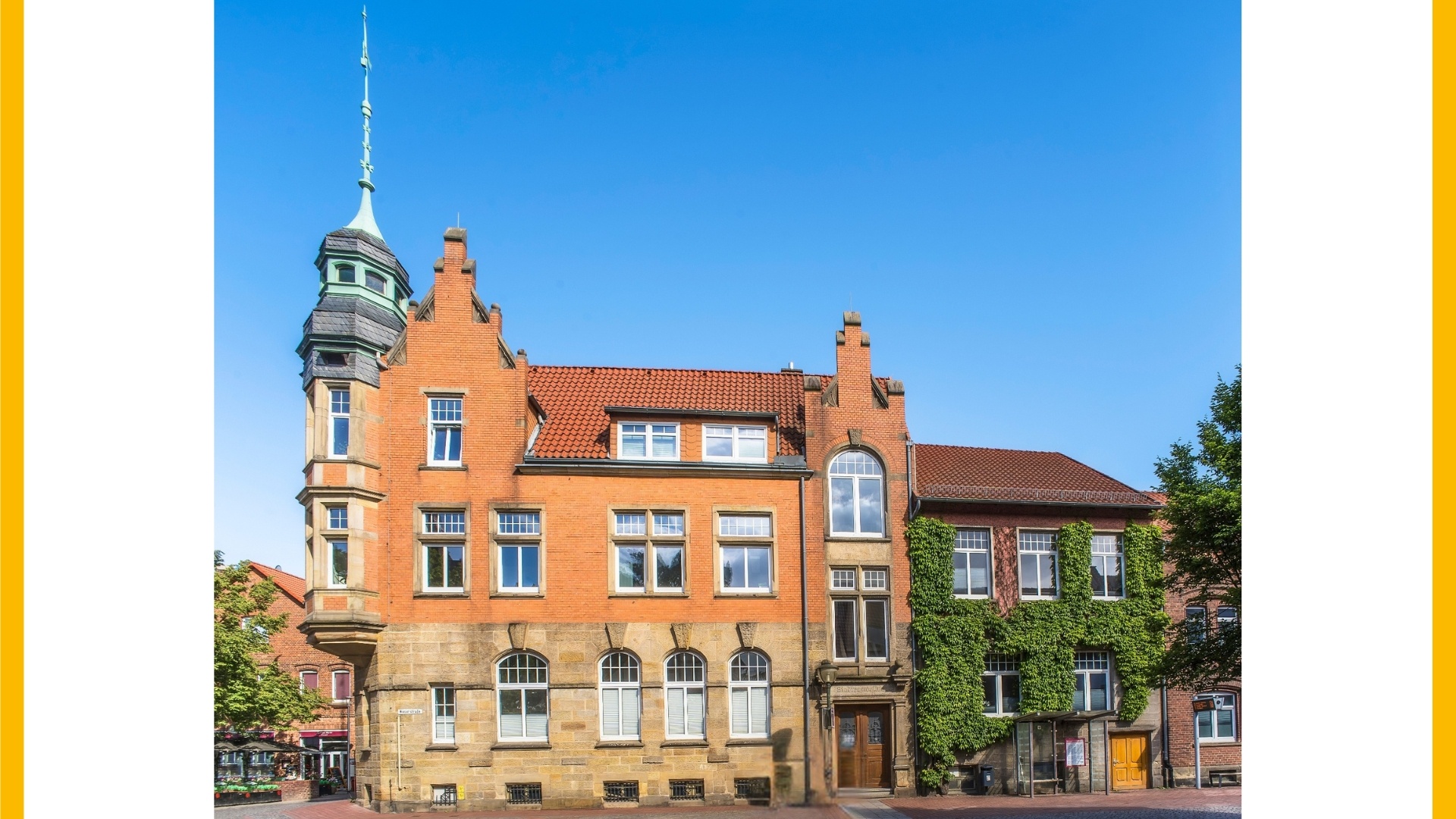 Marktplatz und Rathaus