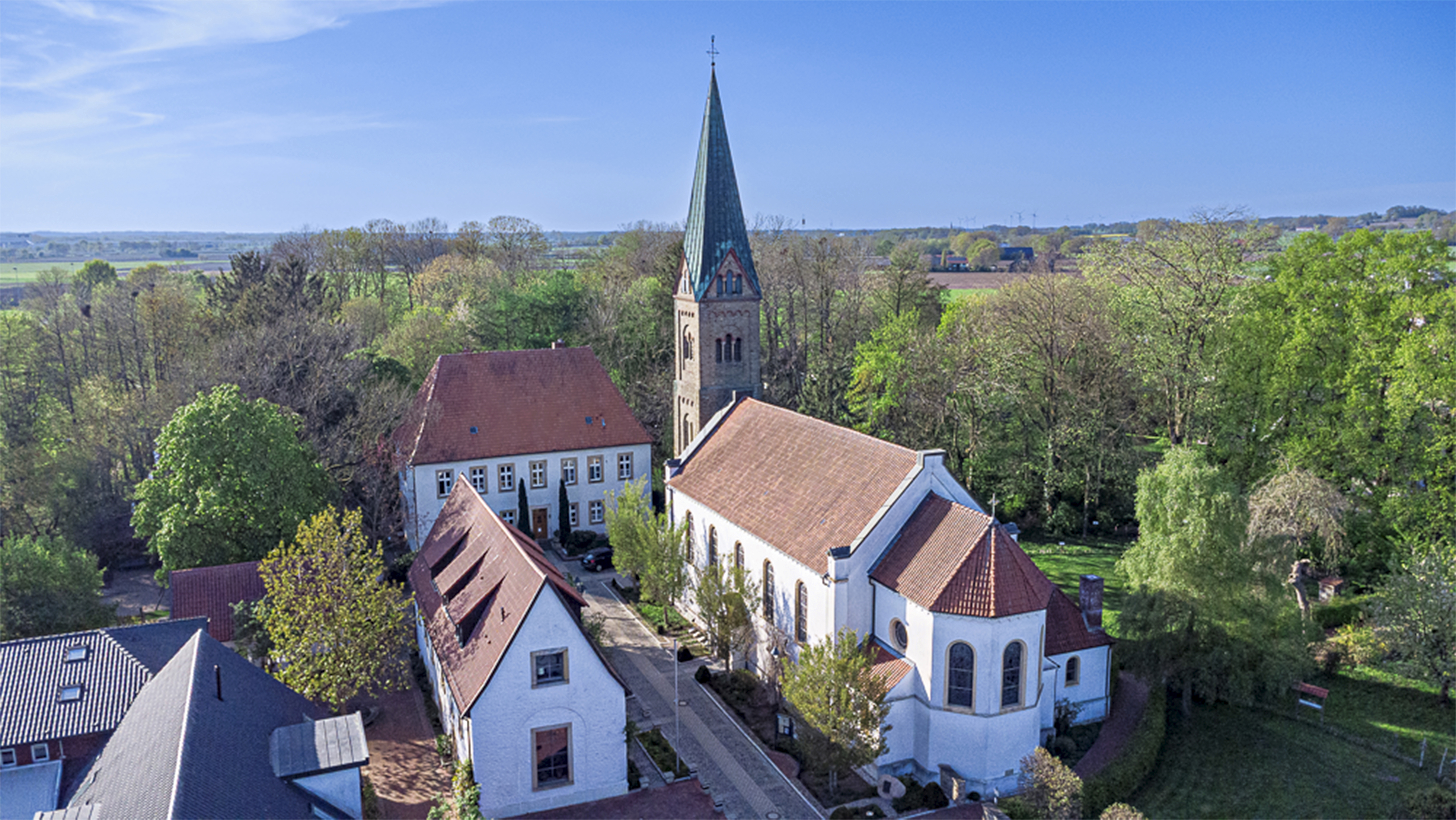 Luftbild St. Paulus + Burghof